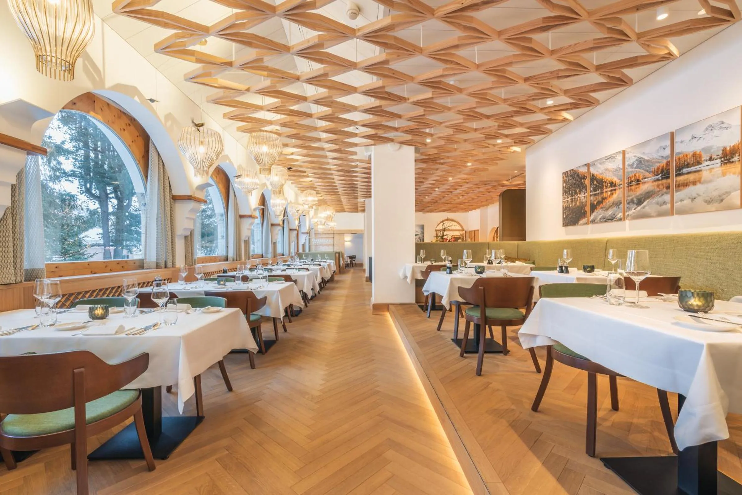 Restaurant/places to eat in Parkhotel Margna Superior