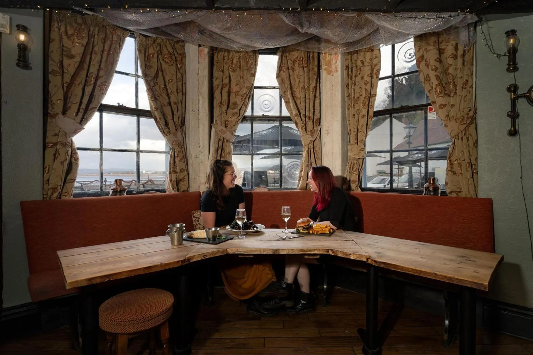 Lounge or bar in The Old Ship Aground