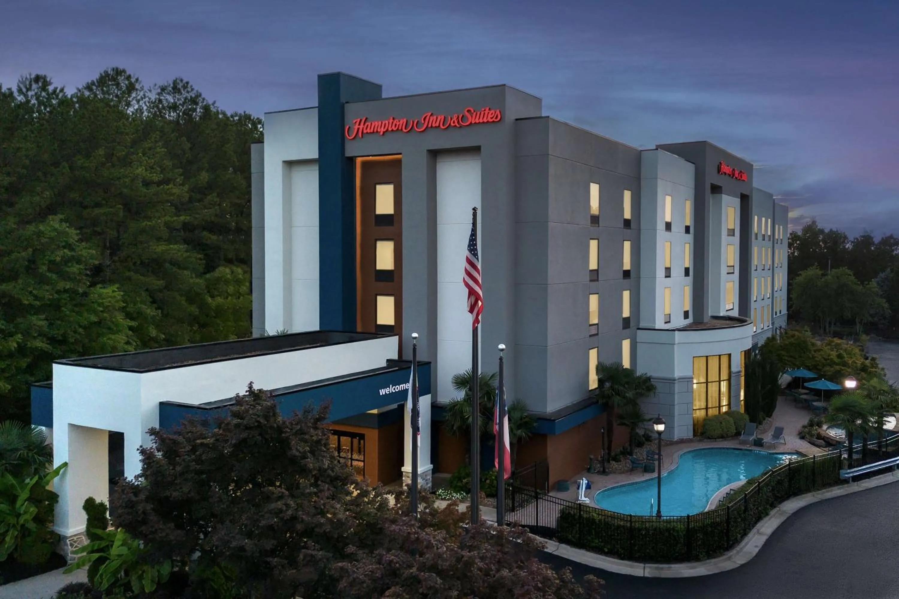 Property building in Hampton Inn & Suites Atlanta-Six Flags