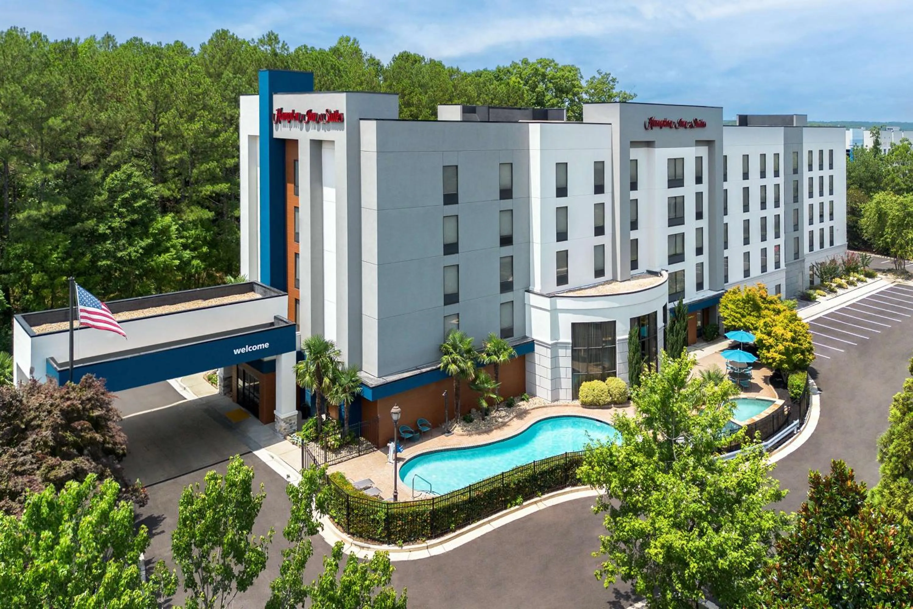 Property building in Hampton Inn & Suites Atlanta-Six Flags