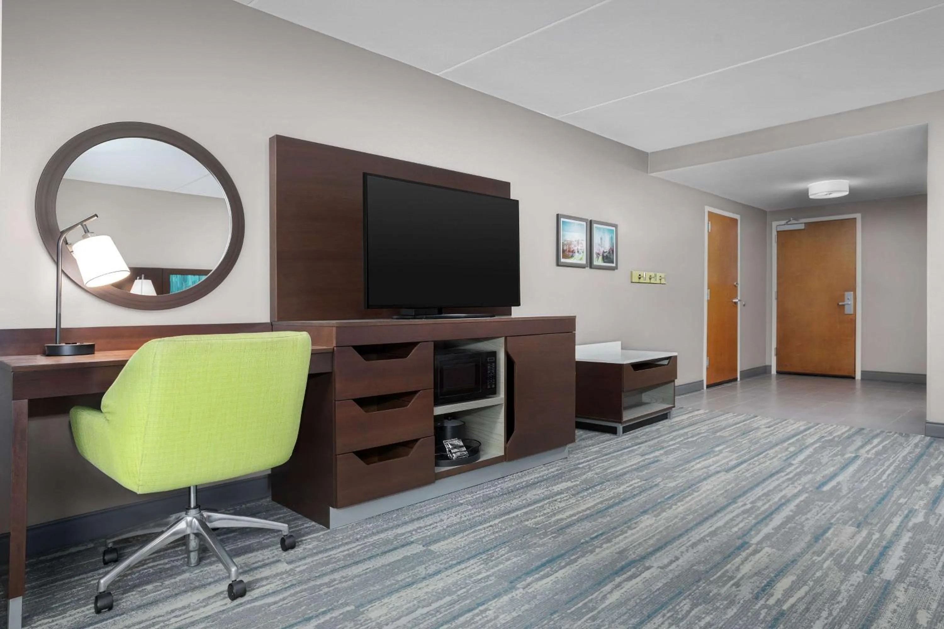 Bedroom in Hampton Inn & Suites Atlanta-Six Flags