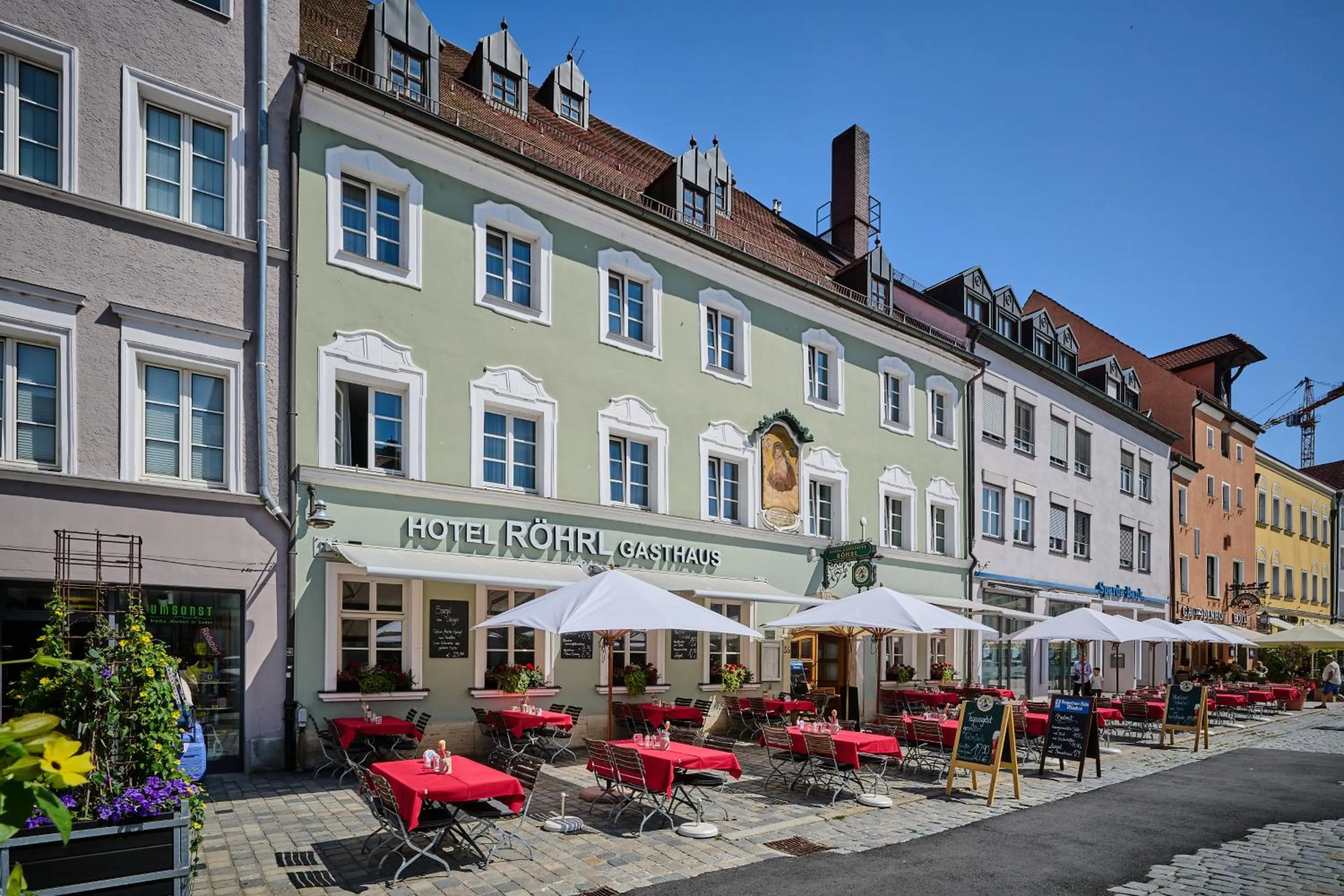 Property building in Hotel & Gasthaus DAS RÖHRL Straubing