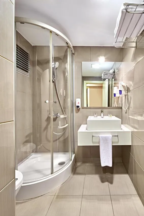 Shower in The New Hotel Zeybek