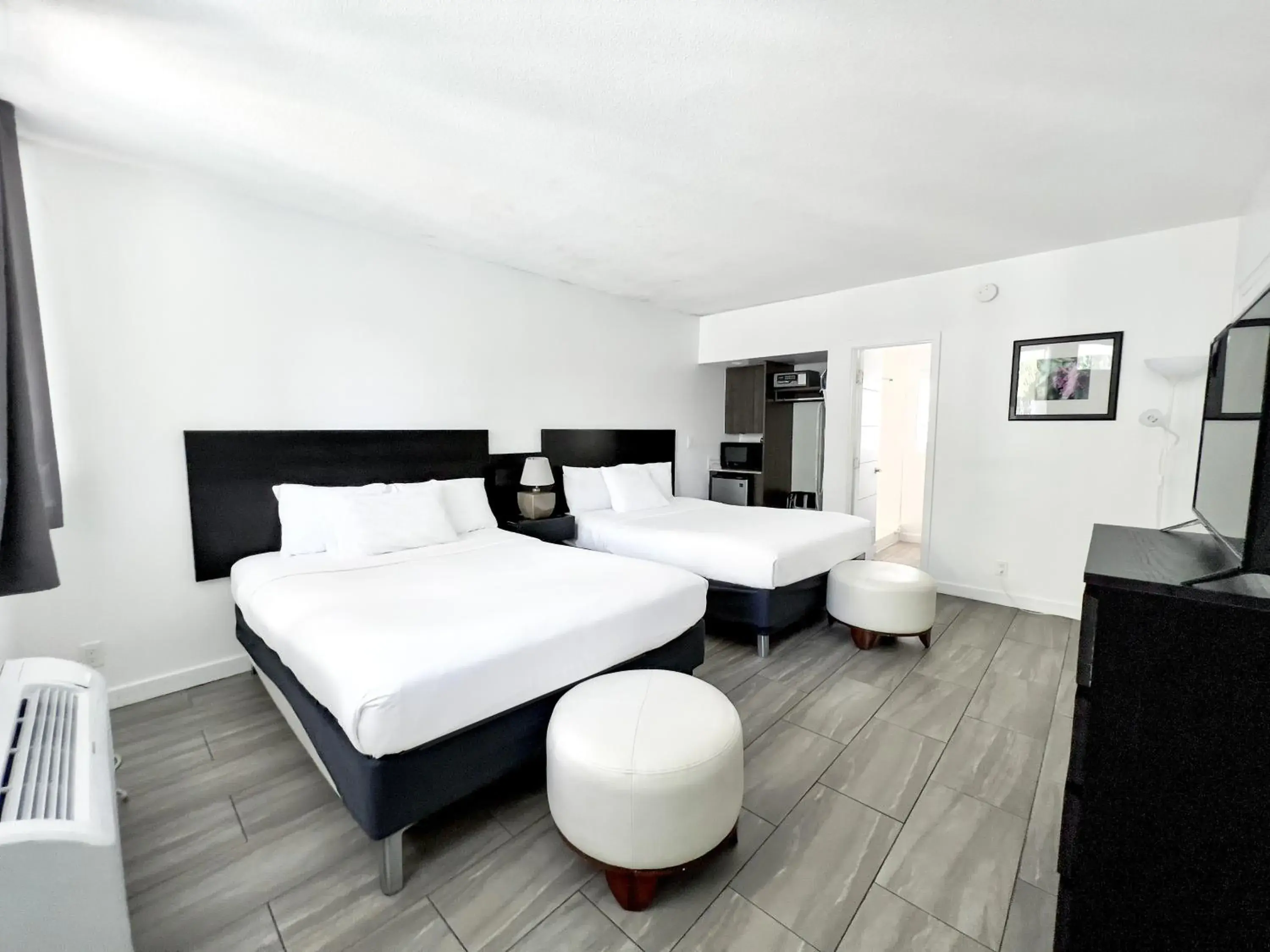 Queen Studio with Two Queen Beds in Beach Gardens Queen Studio with Two Queen Beds in Beach Gardens