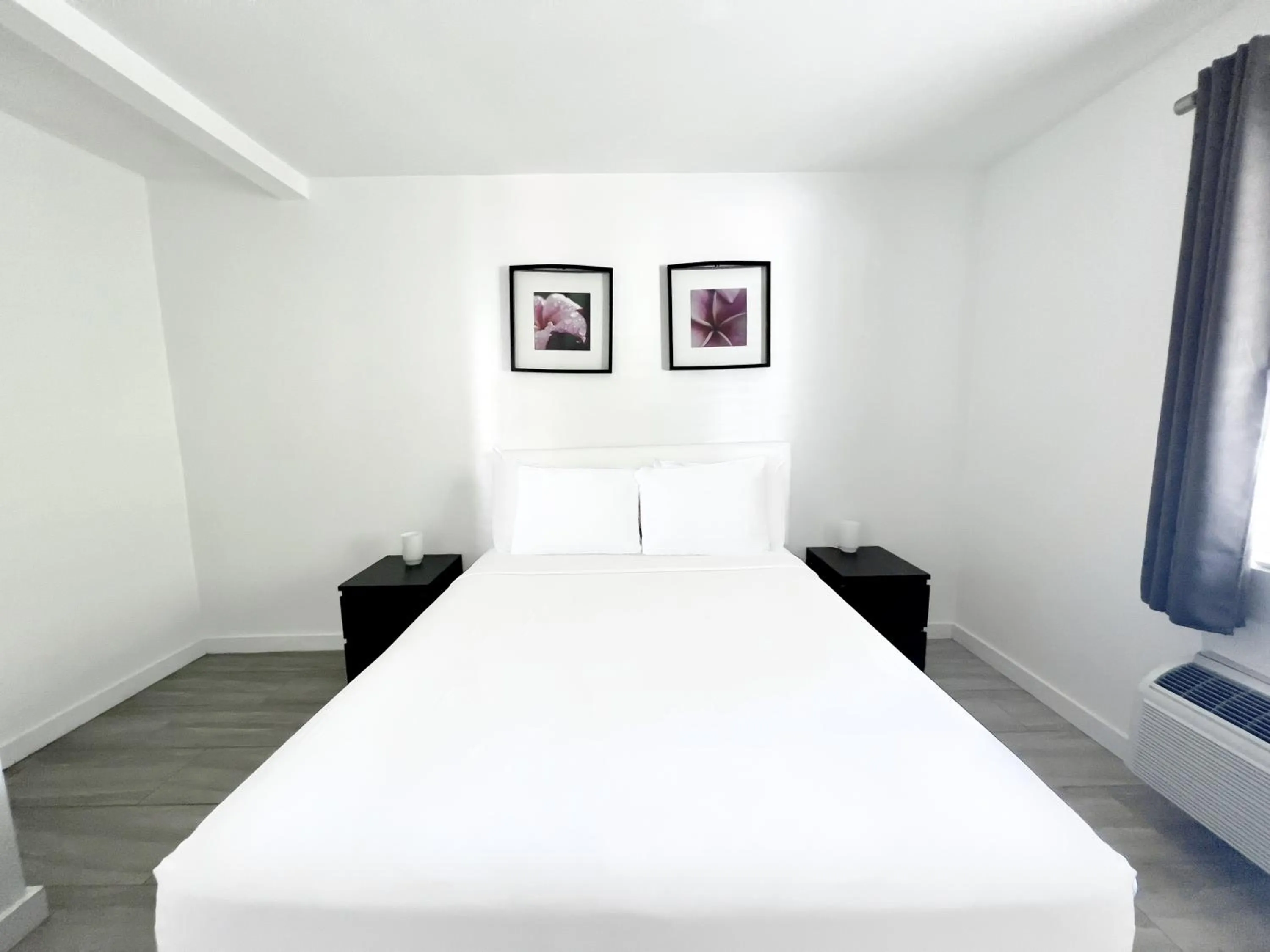 Bed in Beach Gardens