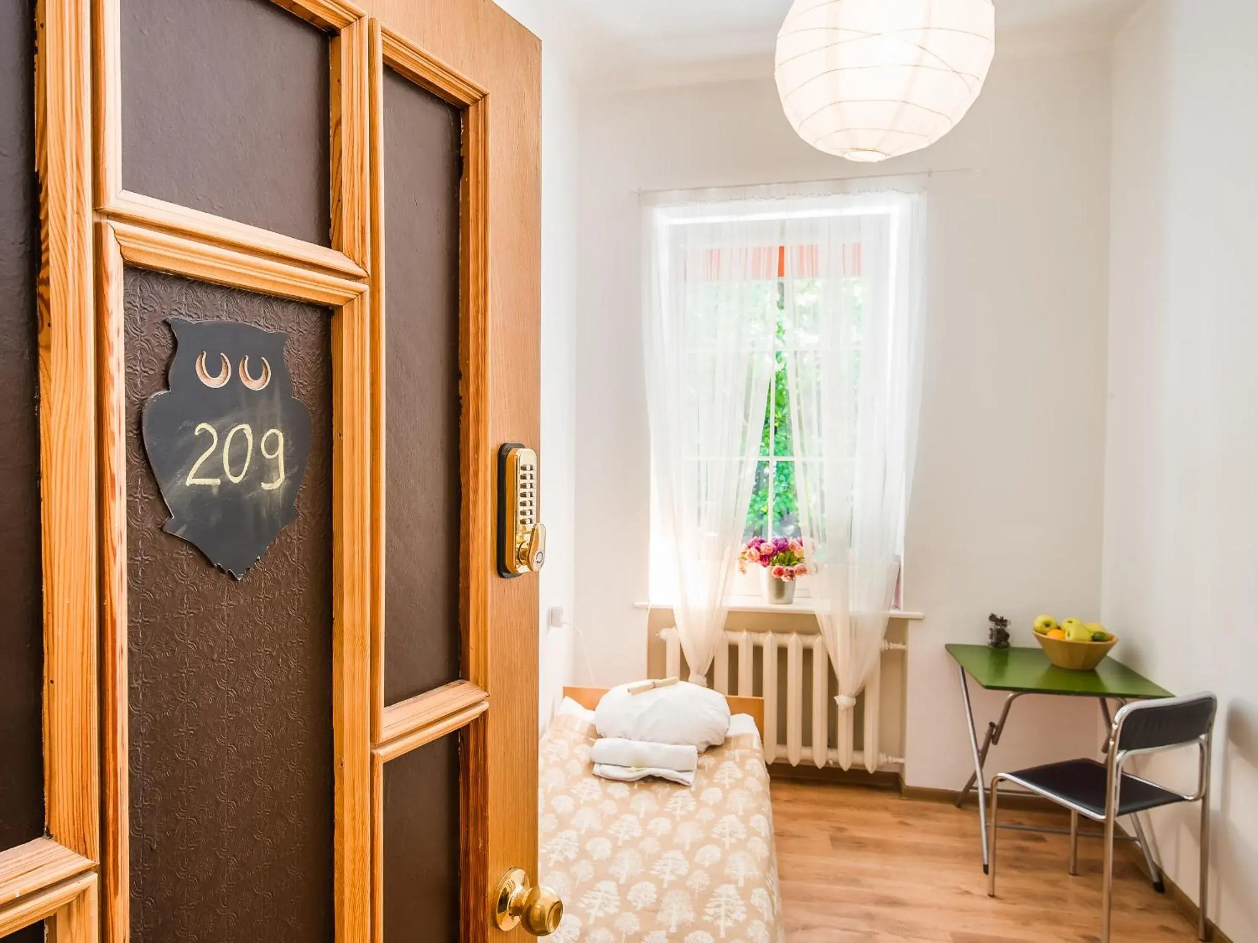 Single Room with Shared Bathroom in Downtown Forest Hostel & Camping Single Room with Shared Bathroom in Downtown Forest Hostel & Camping