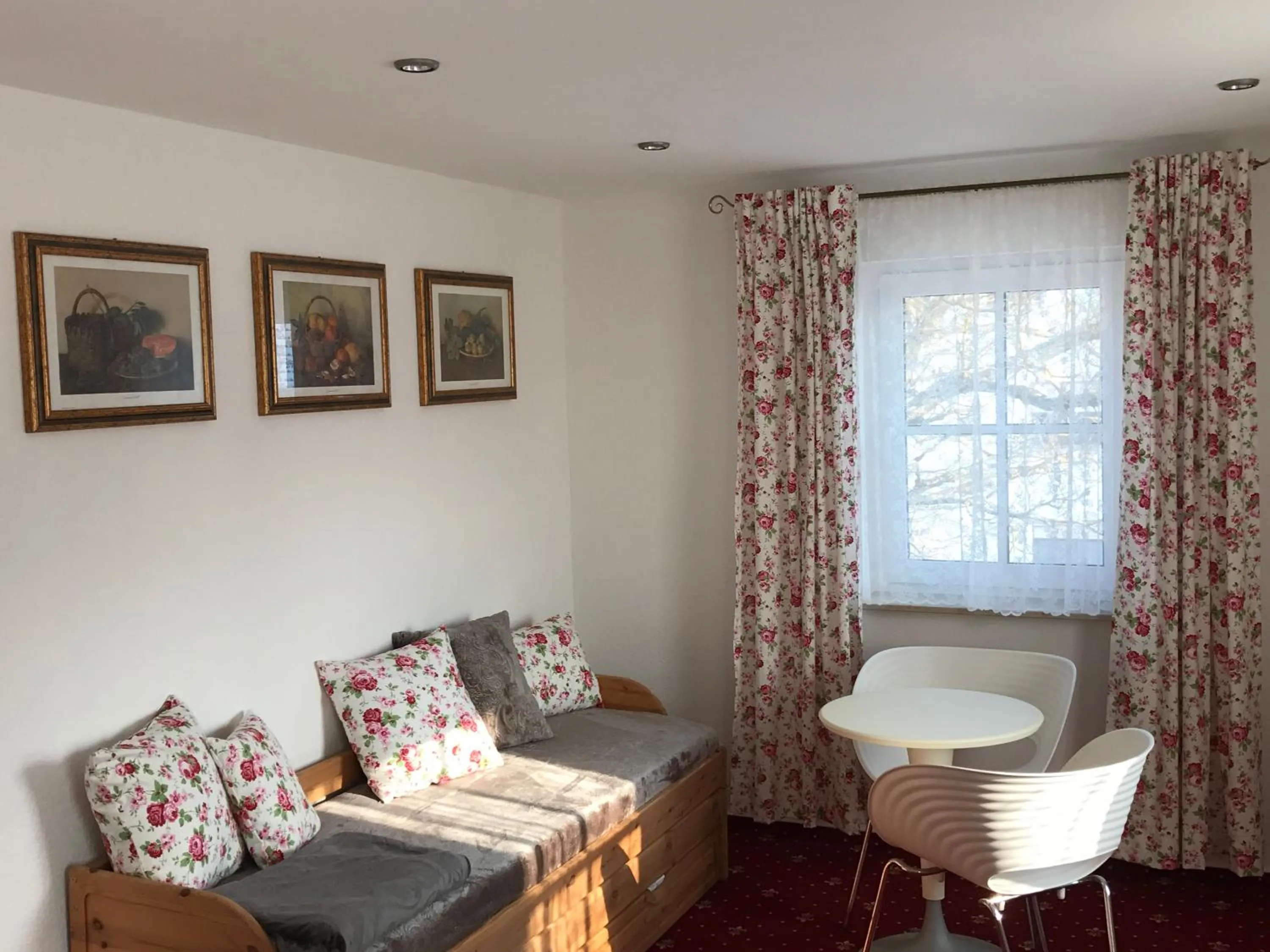 Living room in Landhotel Rangau Gasthof & Brennerei