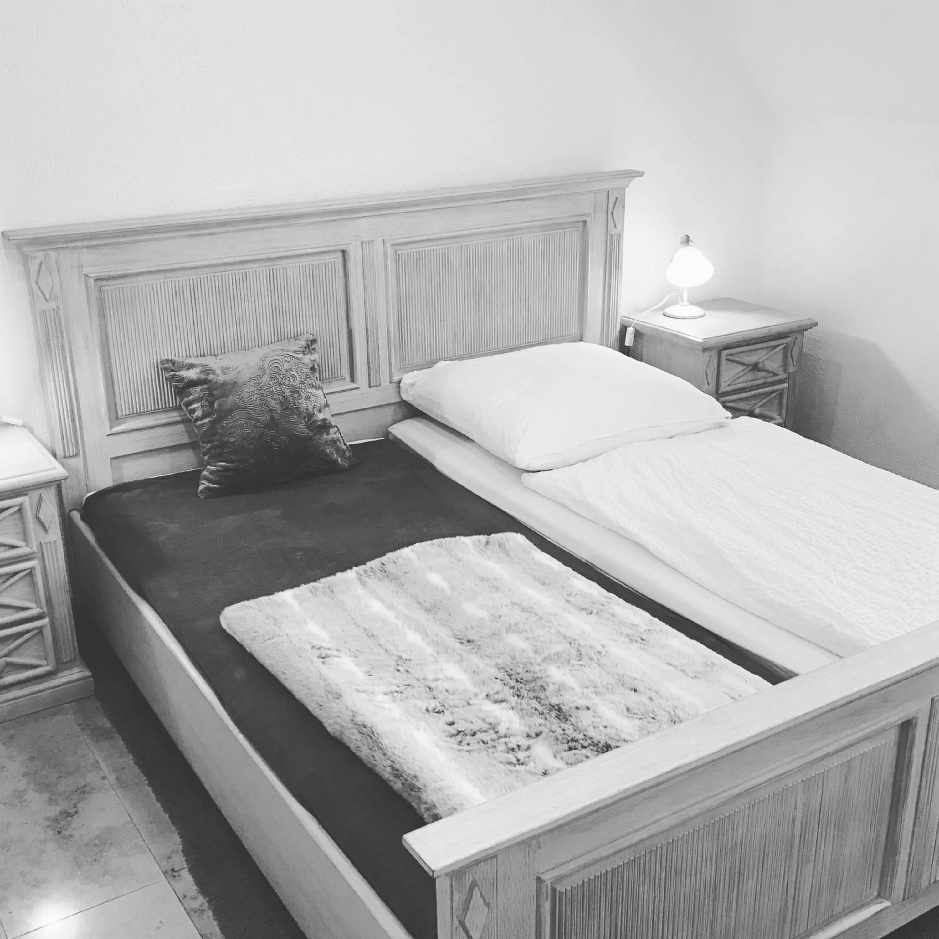 Bed in Landhotel Rangau Gasthof & Brennerei