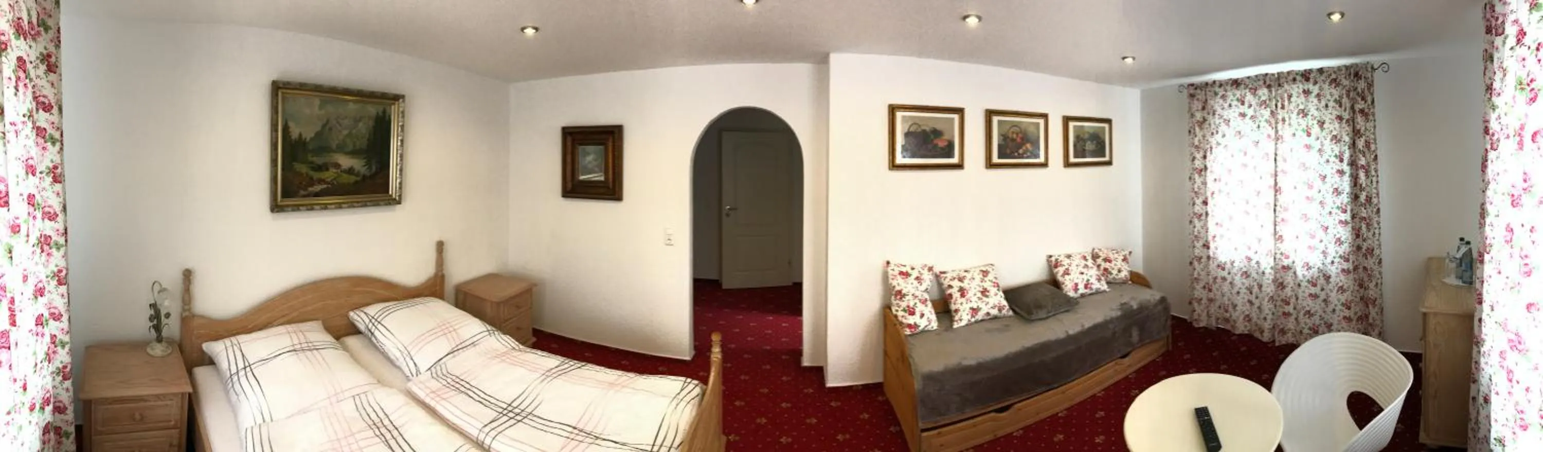 Photo of the whole room, Bed in Landhotel Rangau Gasthof & Brennerei