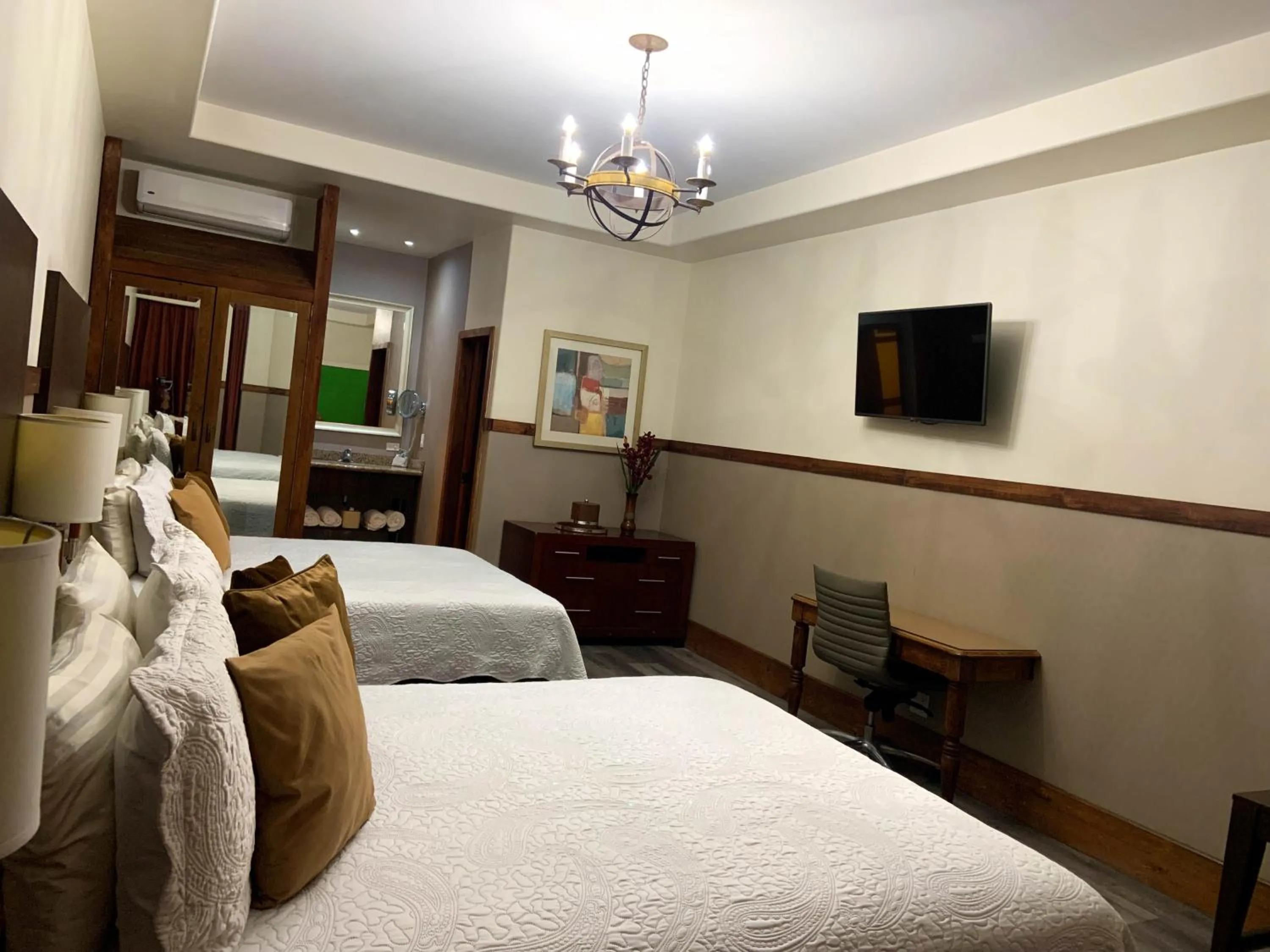 TV and multimedia, Bed in Hotel Hacienda Santana