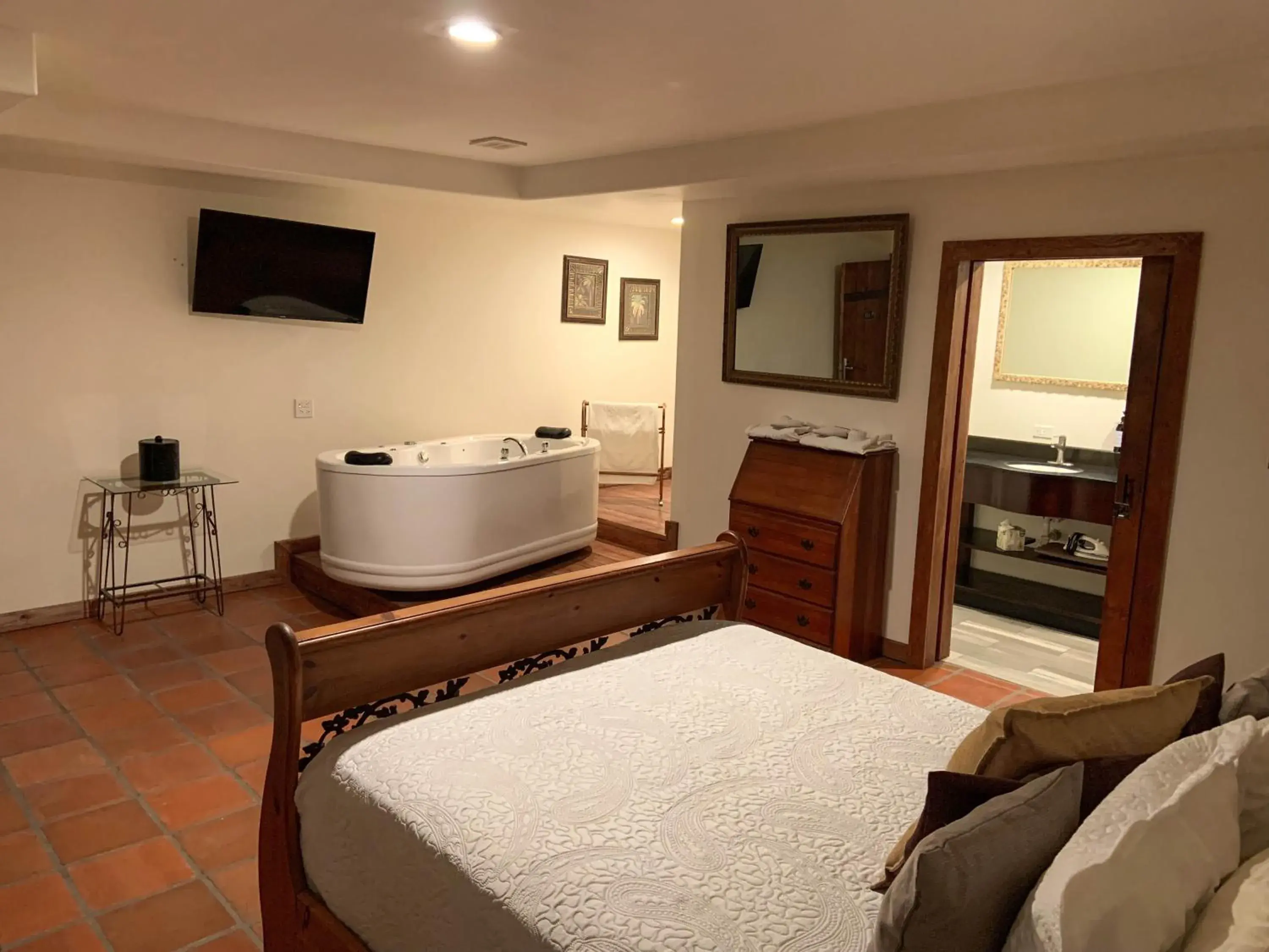 Suite with Spa Bath in Hotel Hacienda Santana Suite with Spa Bath in Hotel Hacienda Santana