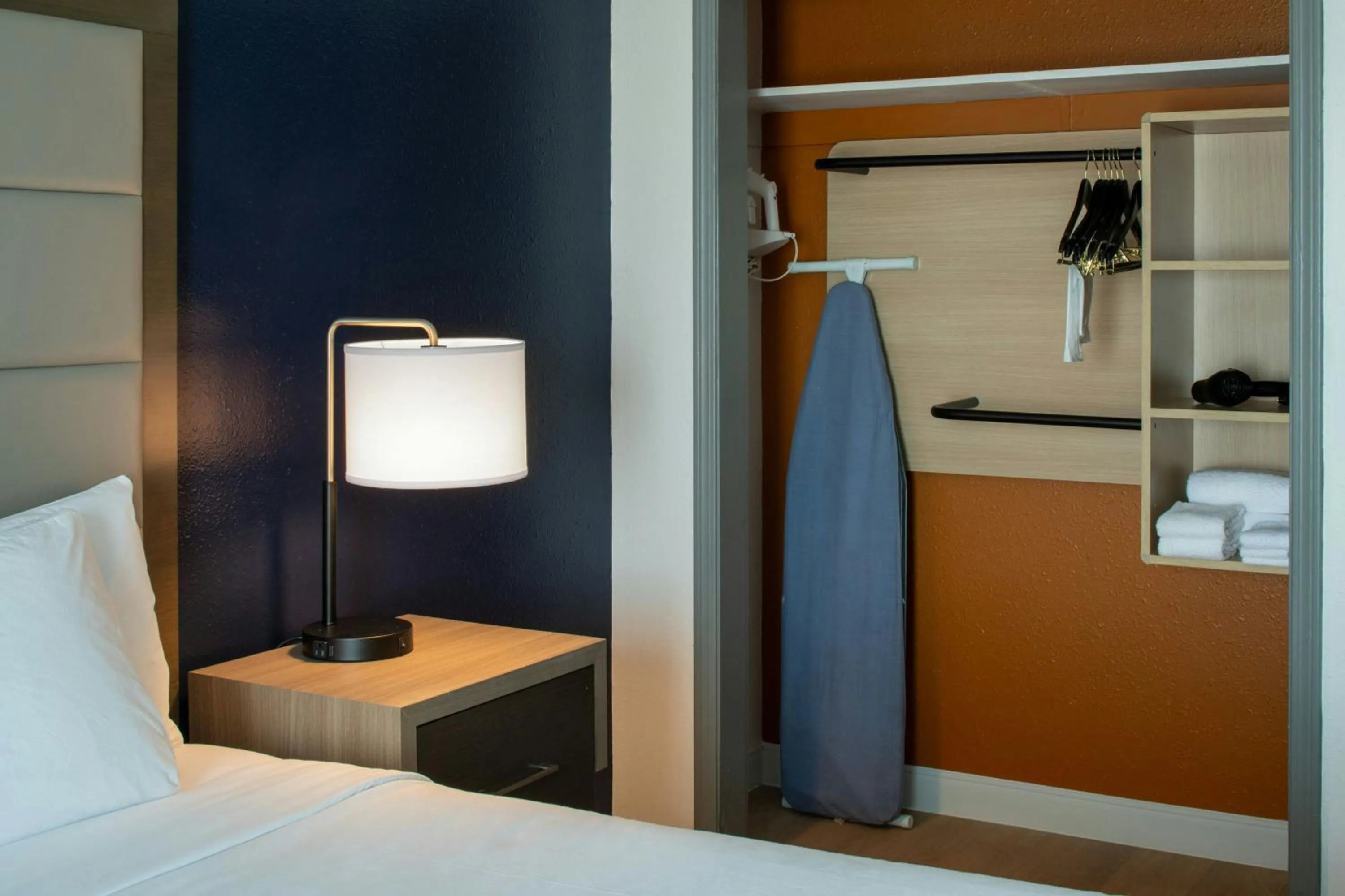 Photo of the whole room, Bed in City Express by Marriott New Orleans 1-10