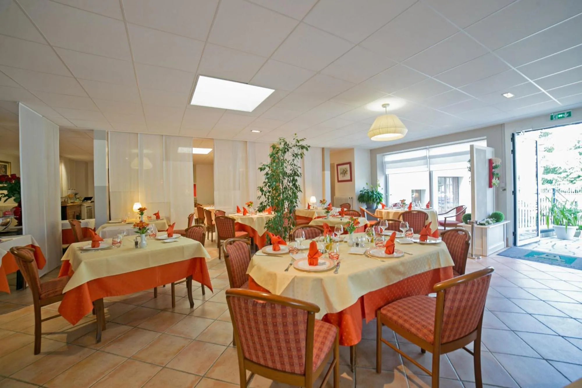 Restaurant/places to eat in Logis Hôtel Auberge de la Rose