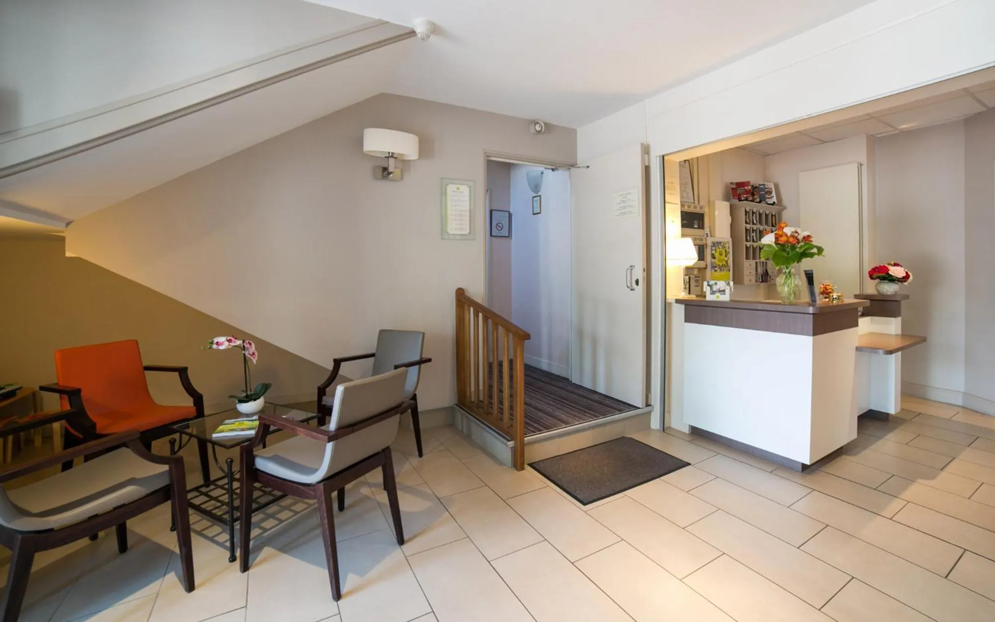 Seating area in Logis Hôtel Auberge de la Rose
