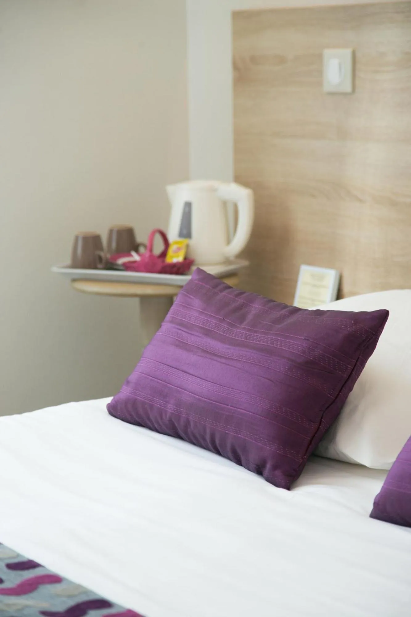 Coffee/tea facilities, Bed in Logis Hôtel Auberge de la Rose