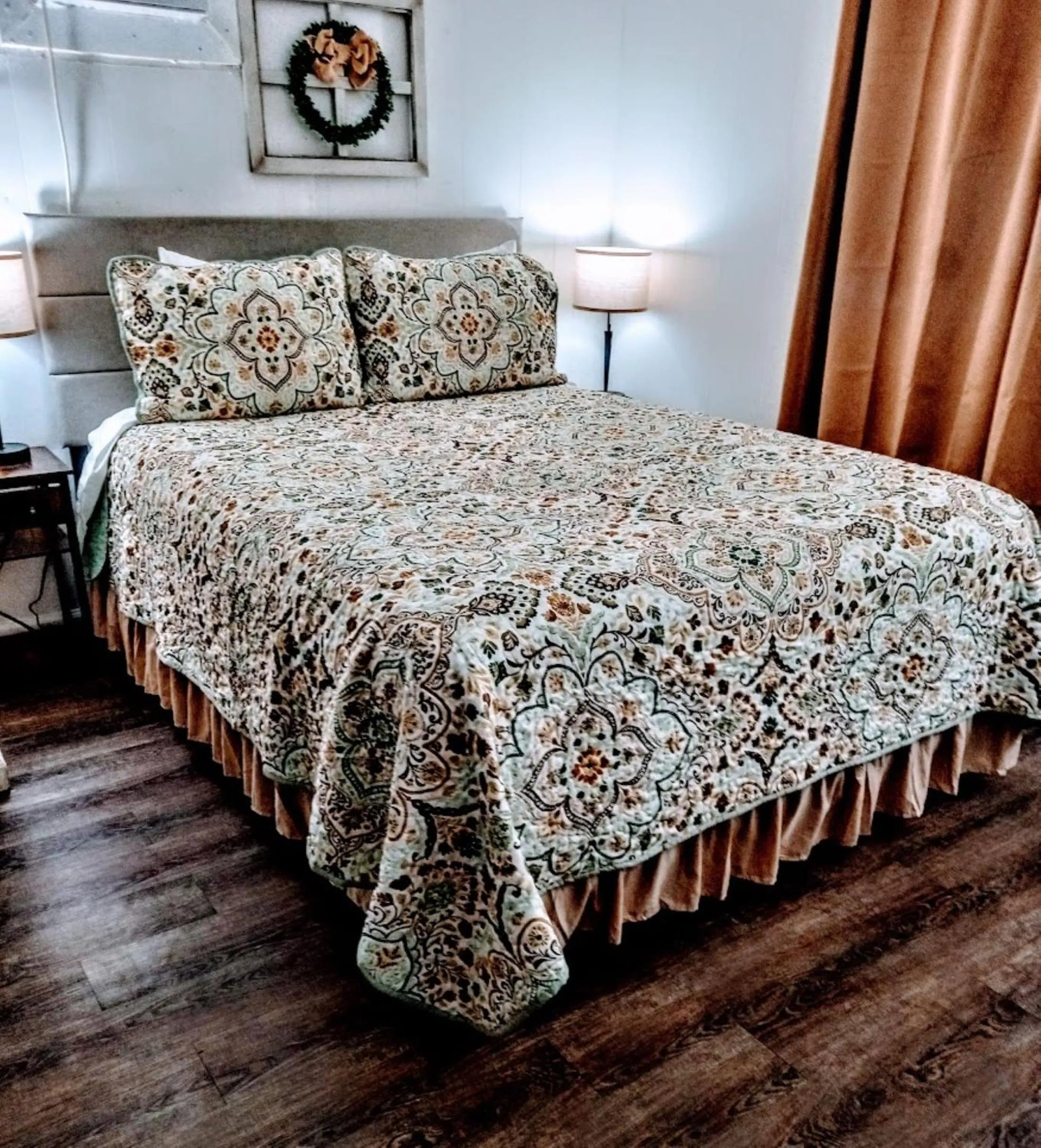 Bed in The Evening Shade River Lodge and Cabins