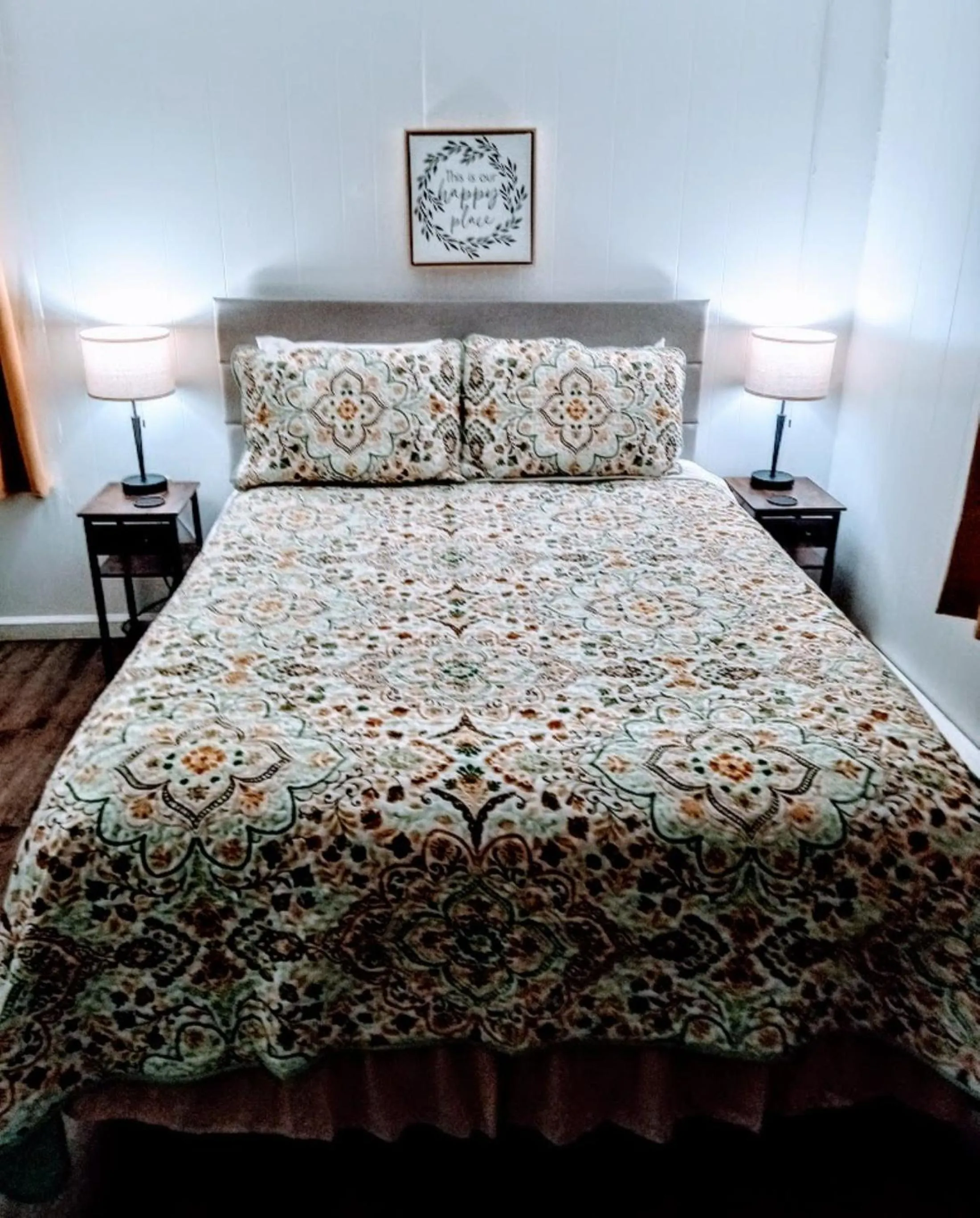 Bed in The Evening Shade River Lodge and Cabins