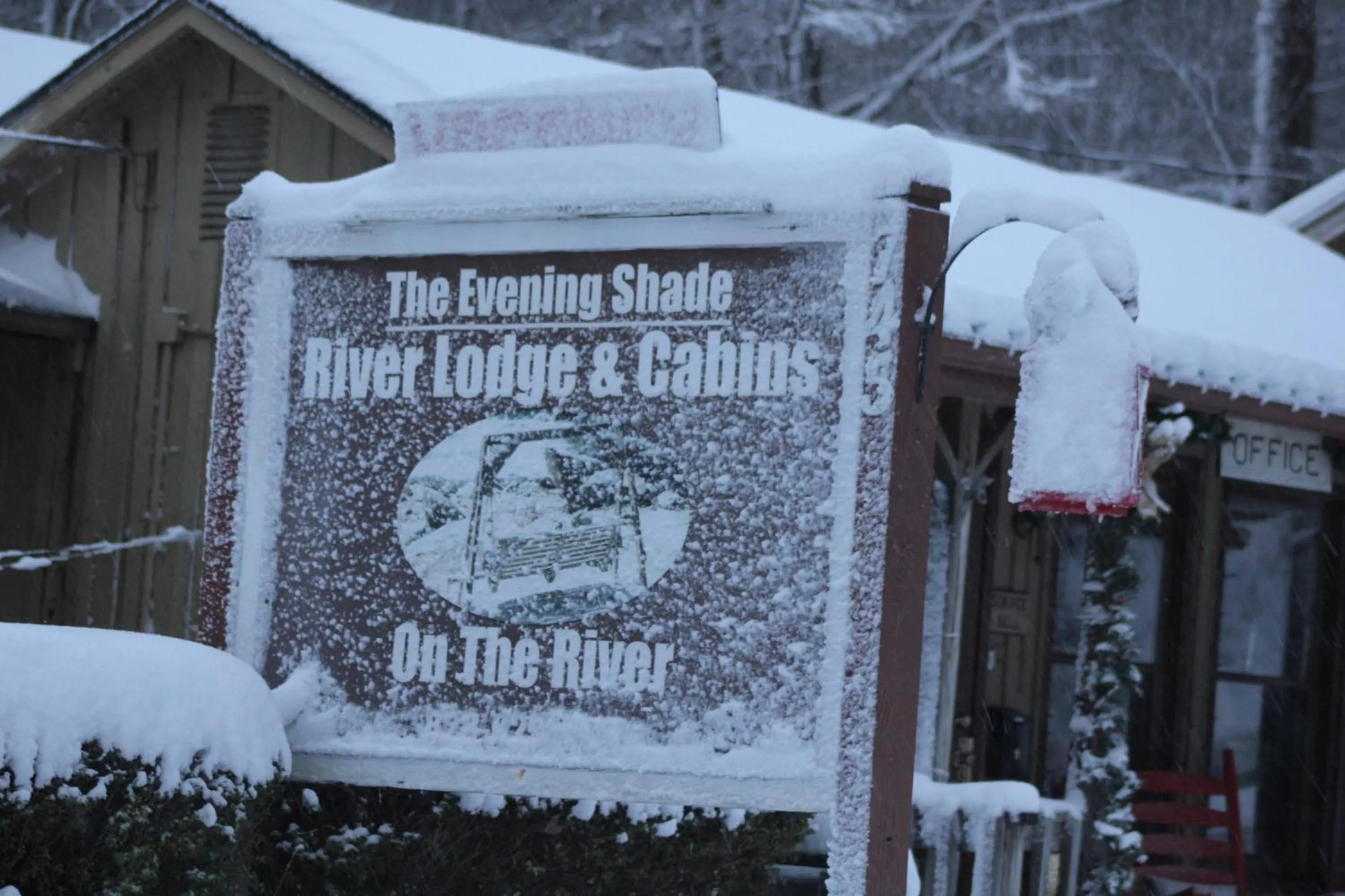 The Evening Shade River Lodge and Cabins