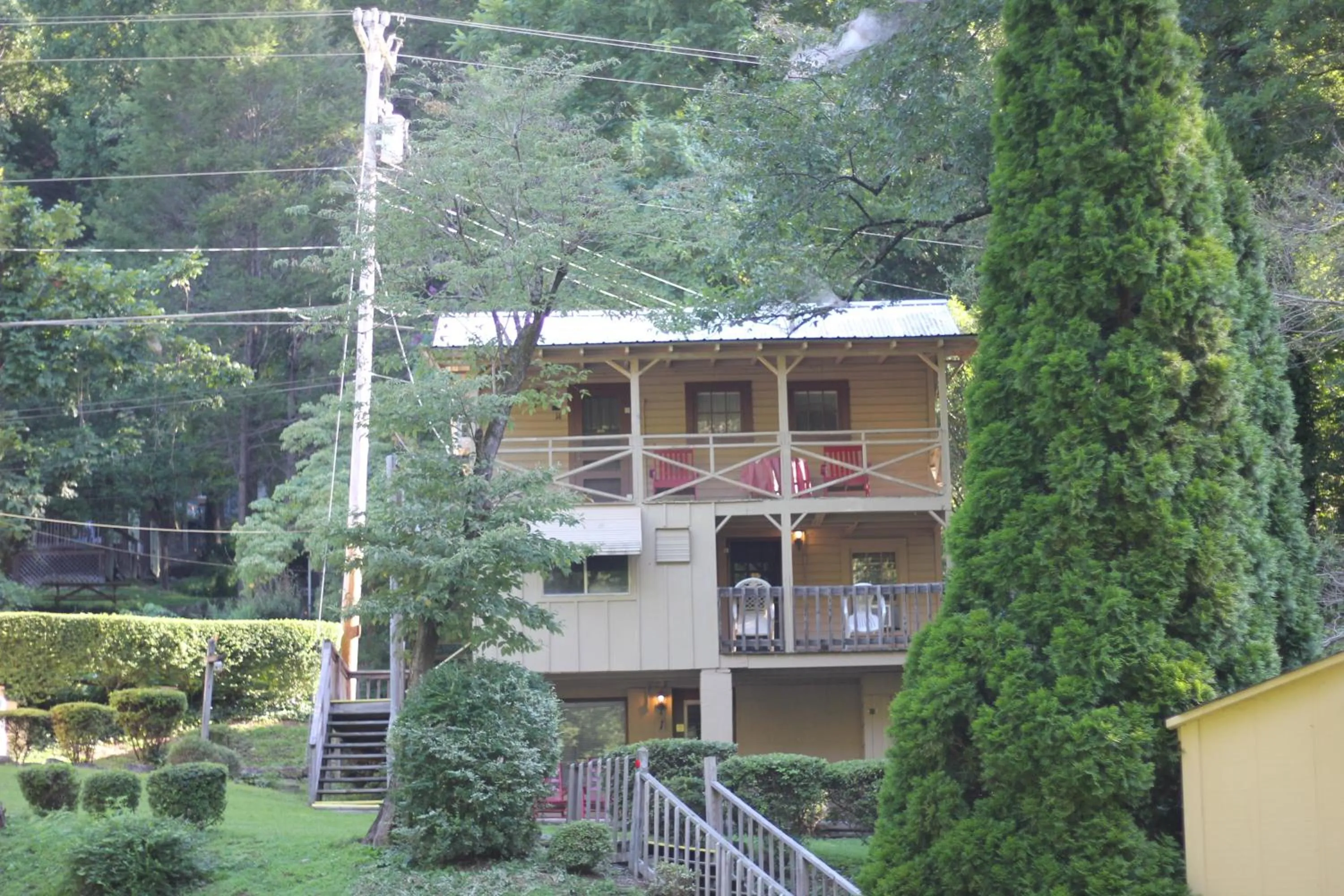 The Evening Shade River Lodge and Cabins