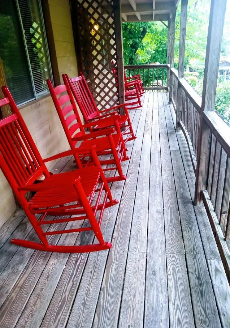 The Evening Shade River Lodge and Cabins