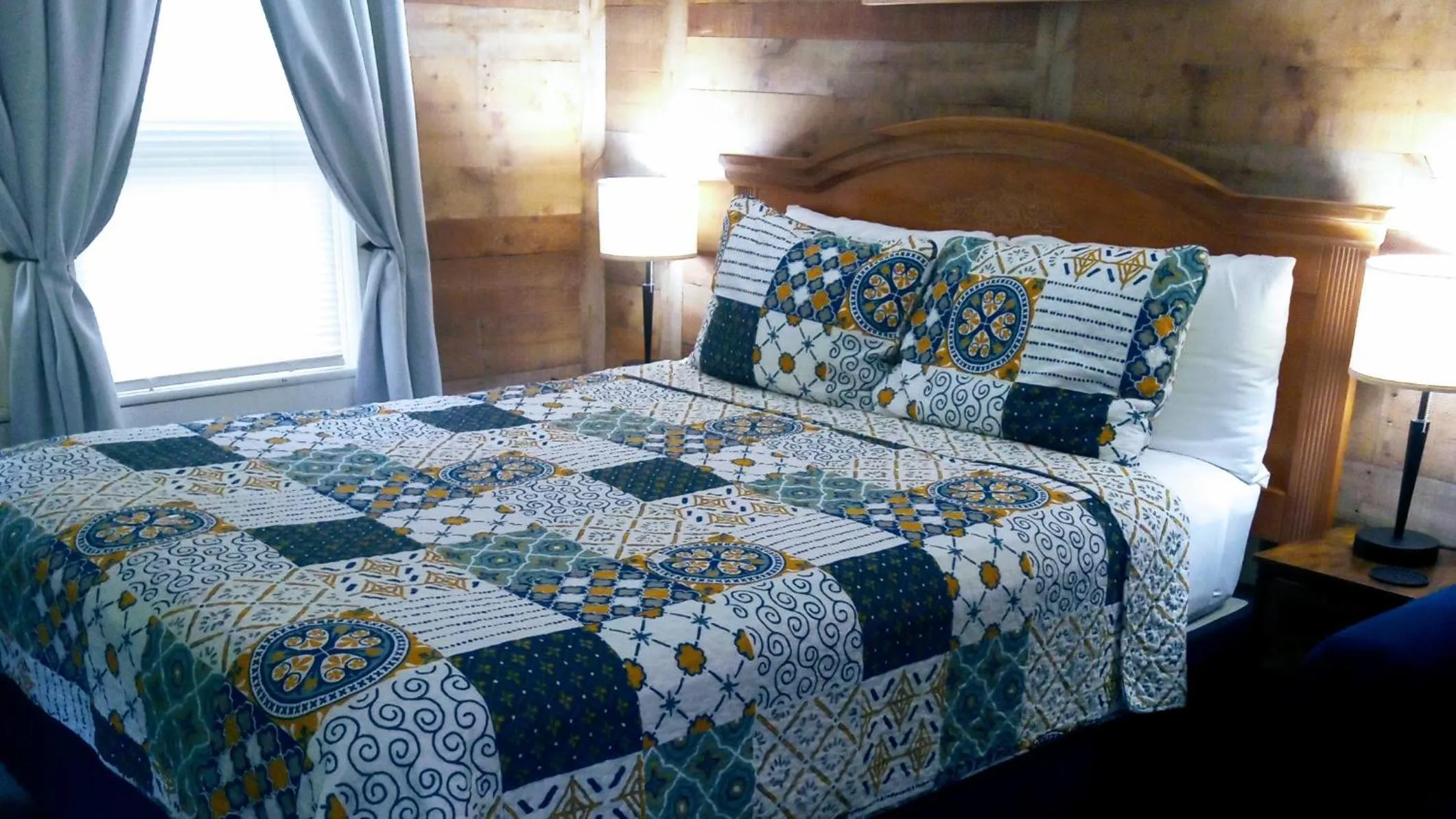 Bed in The Evening Shade River Lodge and Cabins