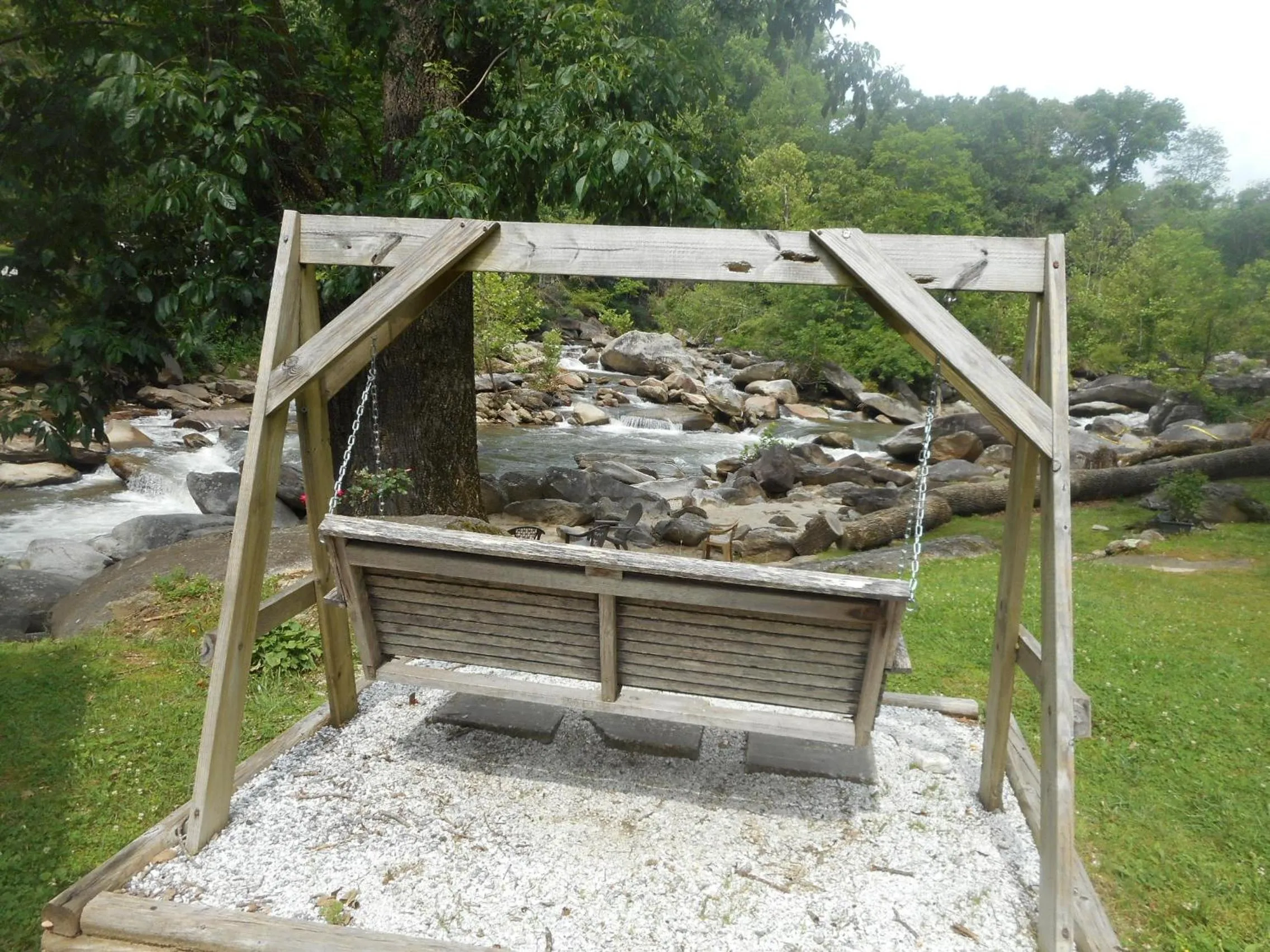 The Evening Shade River Lodge and Cabins