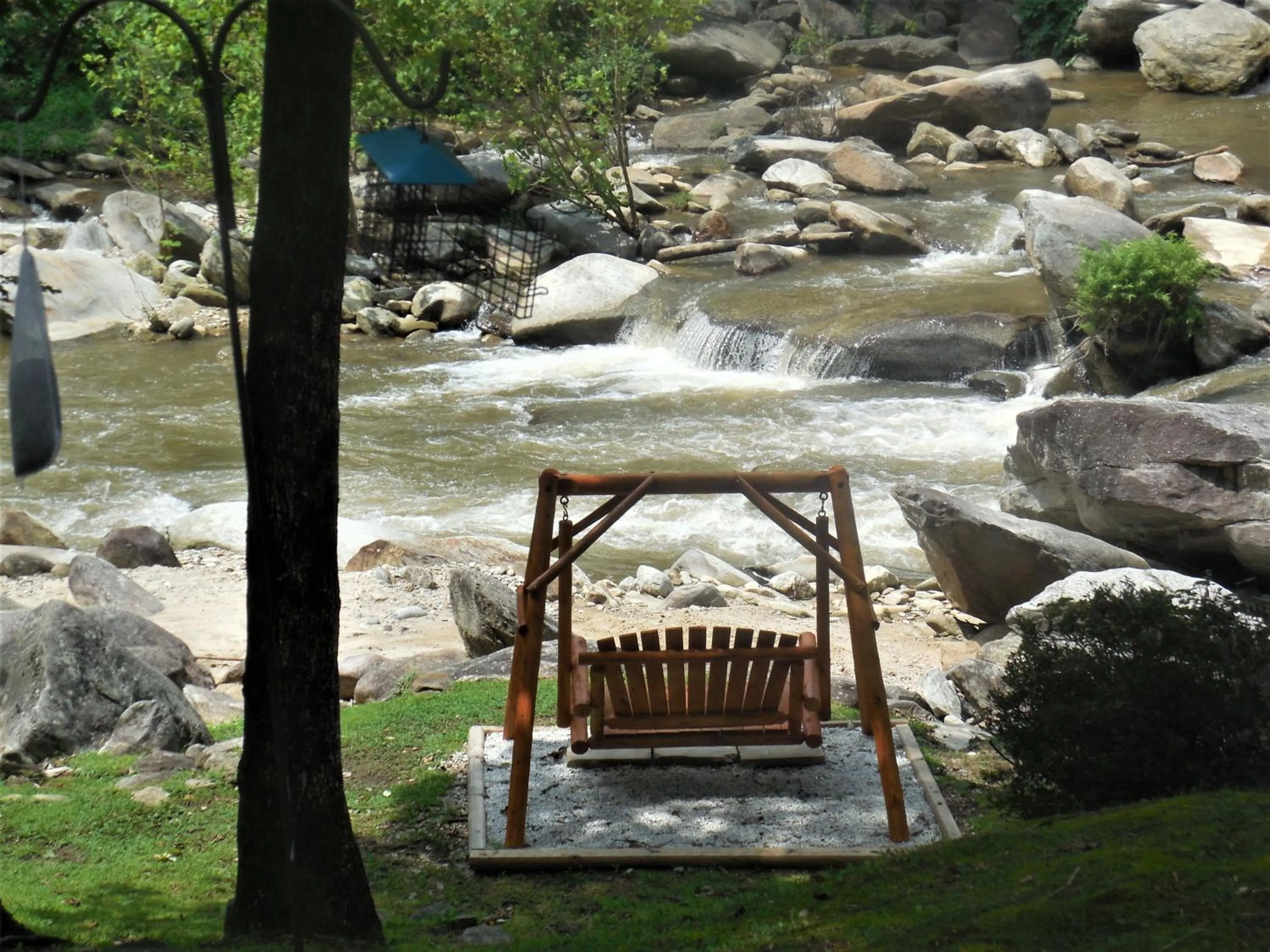 The Evening Shade River Lodge and Cabins