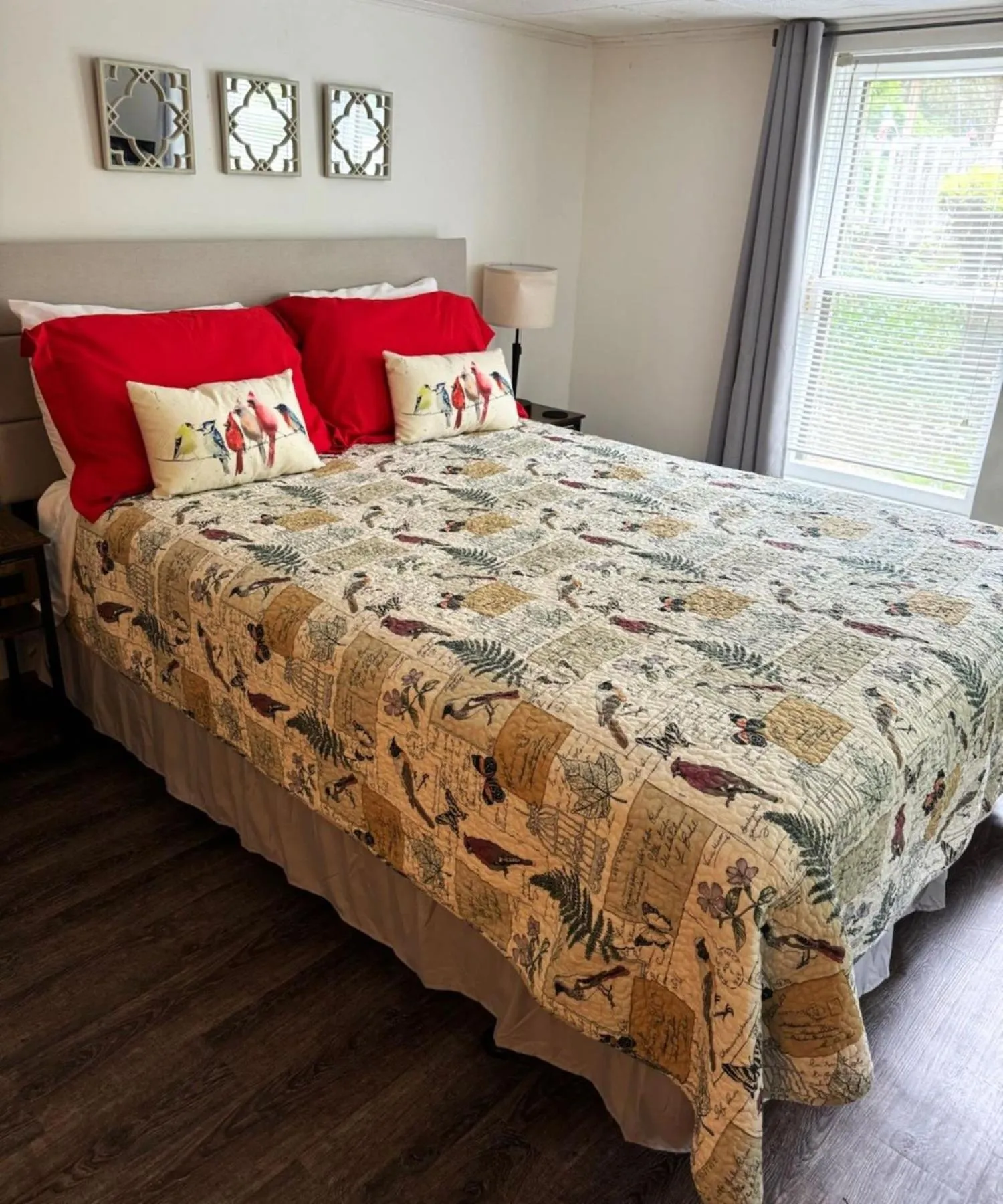 Bed in The Evening Shade River Lodge and Cabins