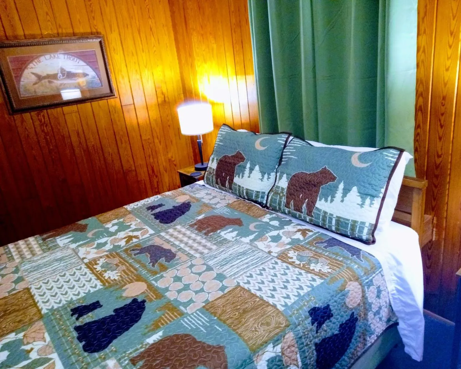 Bed in The Evening Shade River Lodge and Cabins