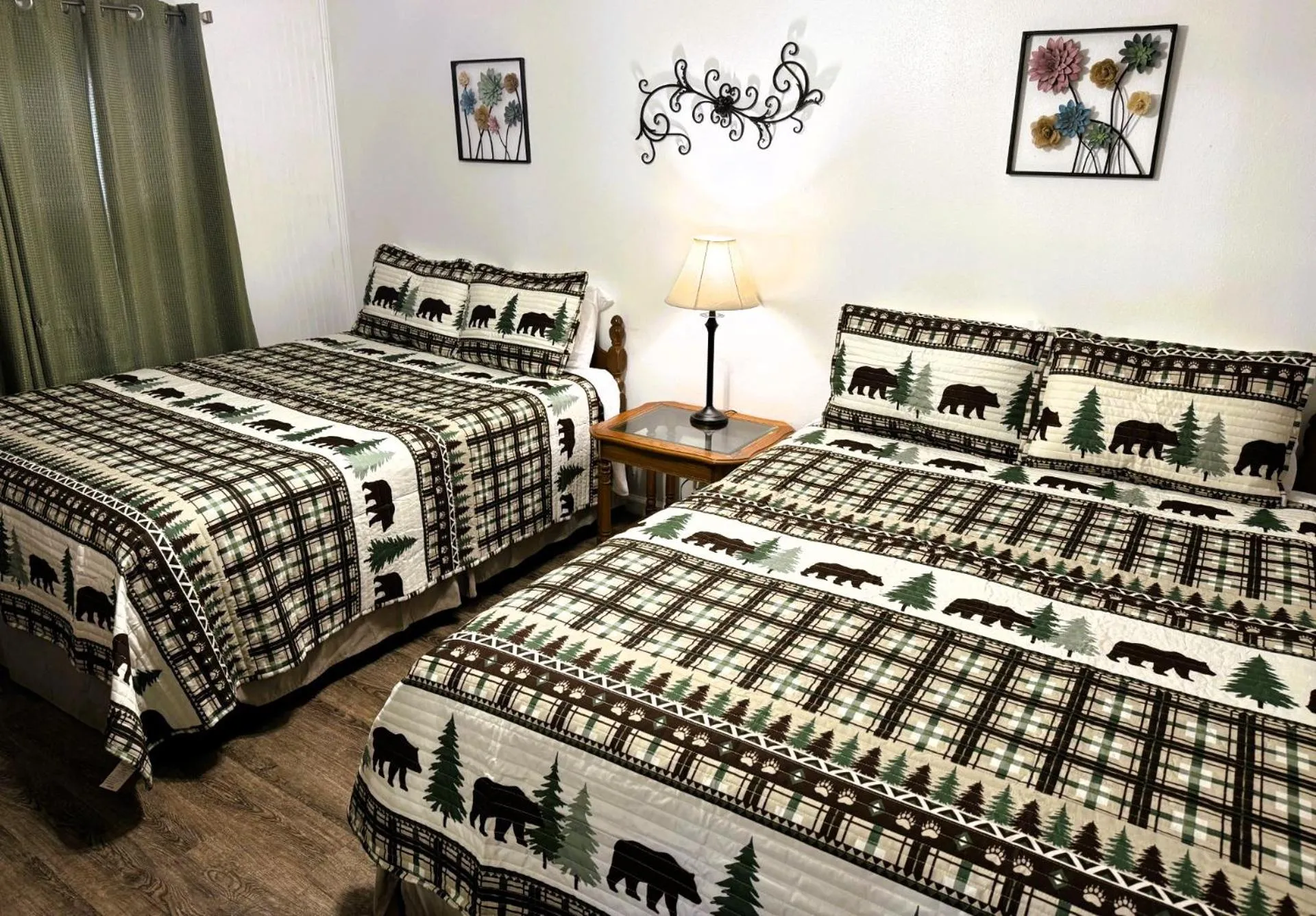 Bed in The Evening Shade River Lodge and Cabins