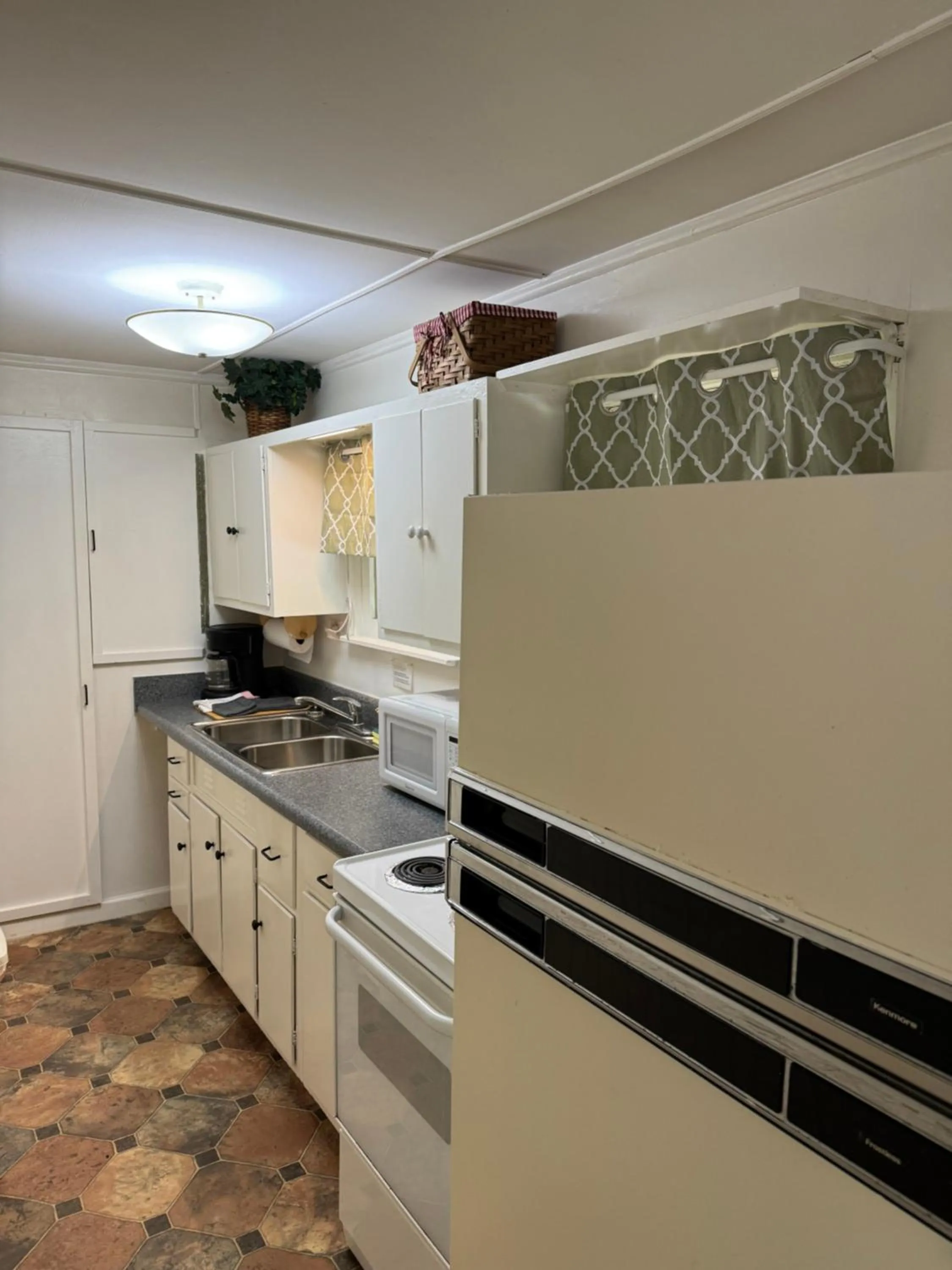 The Evening Shade River Lodge and Cabins