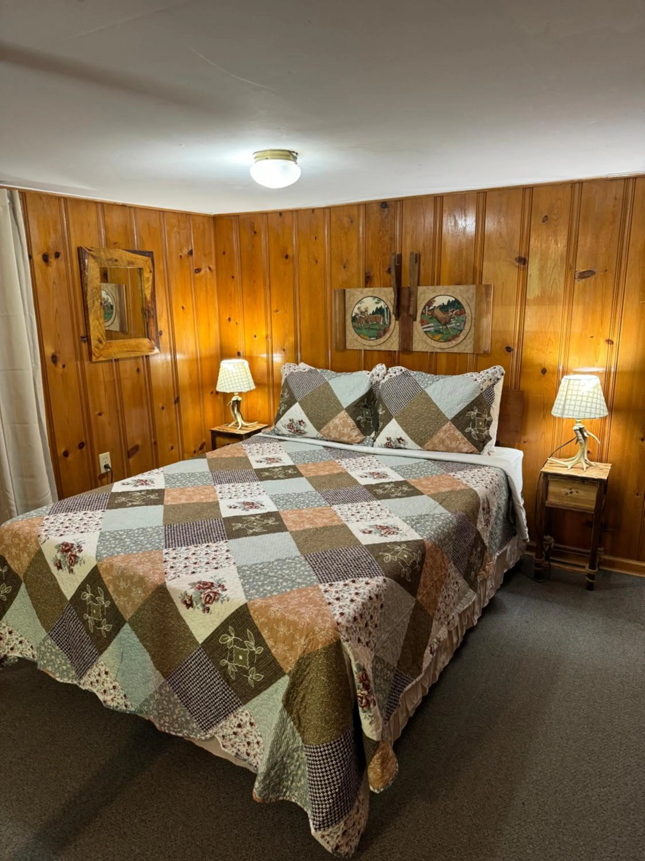 Bed in The Evening Shade River Lodge and Cabins