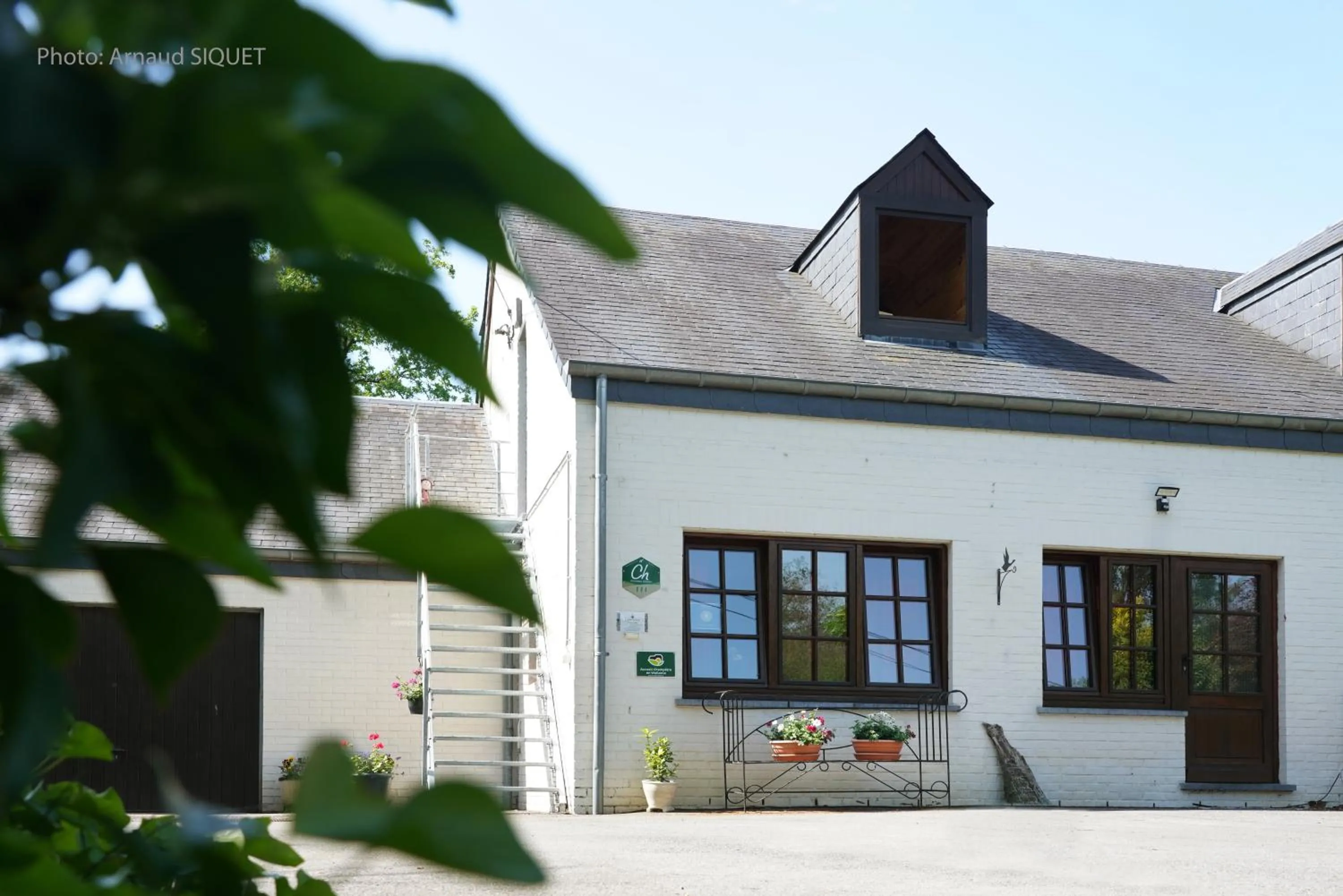 Facade/entrance in Le jardin des Biches