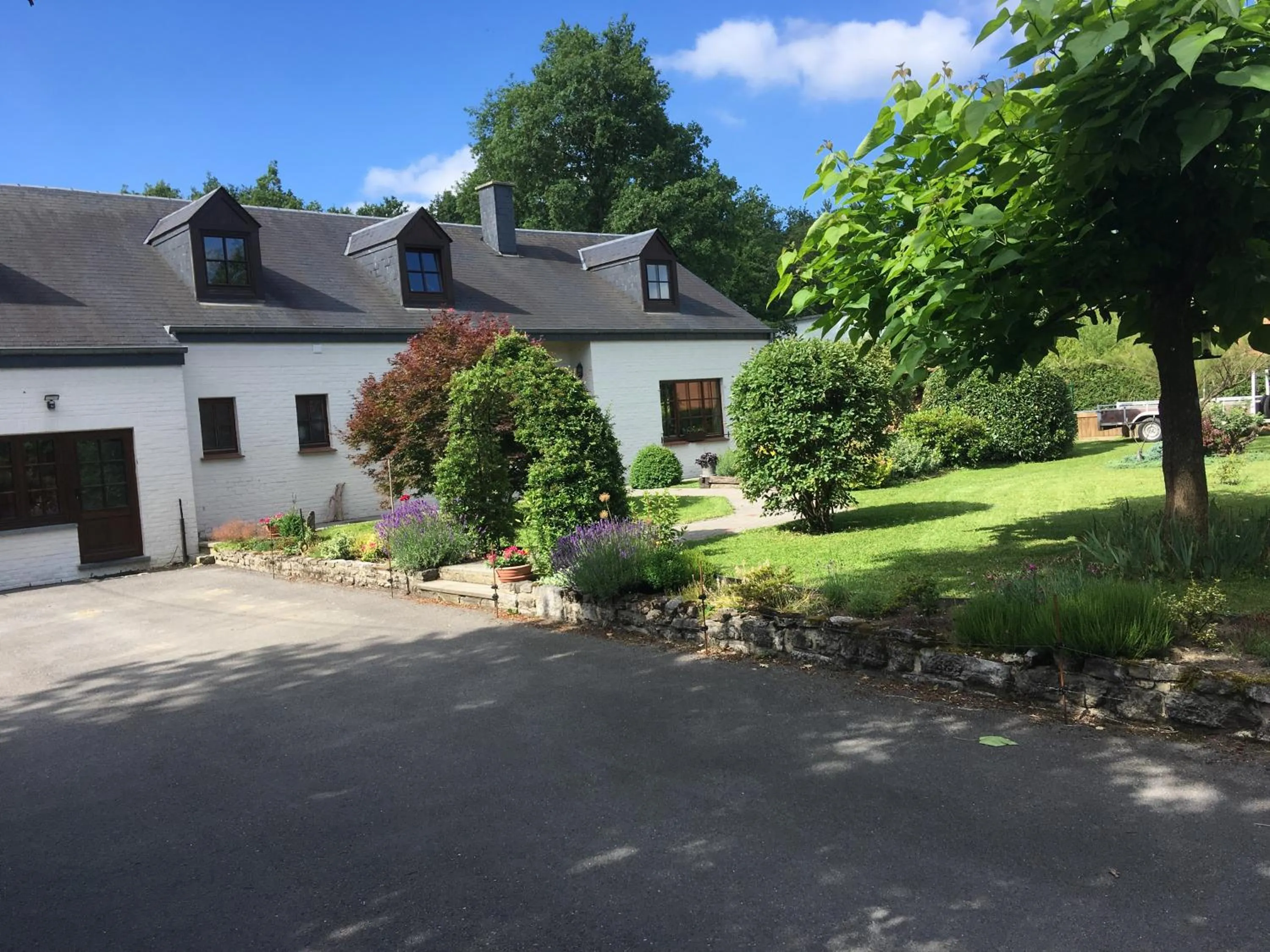 Facade/entrance in Le jardin des Biches