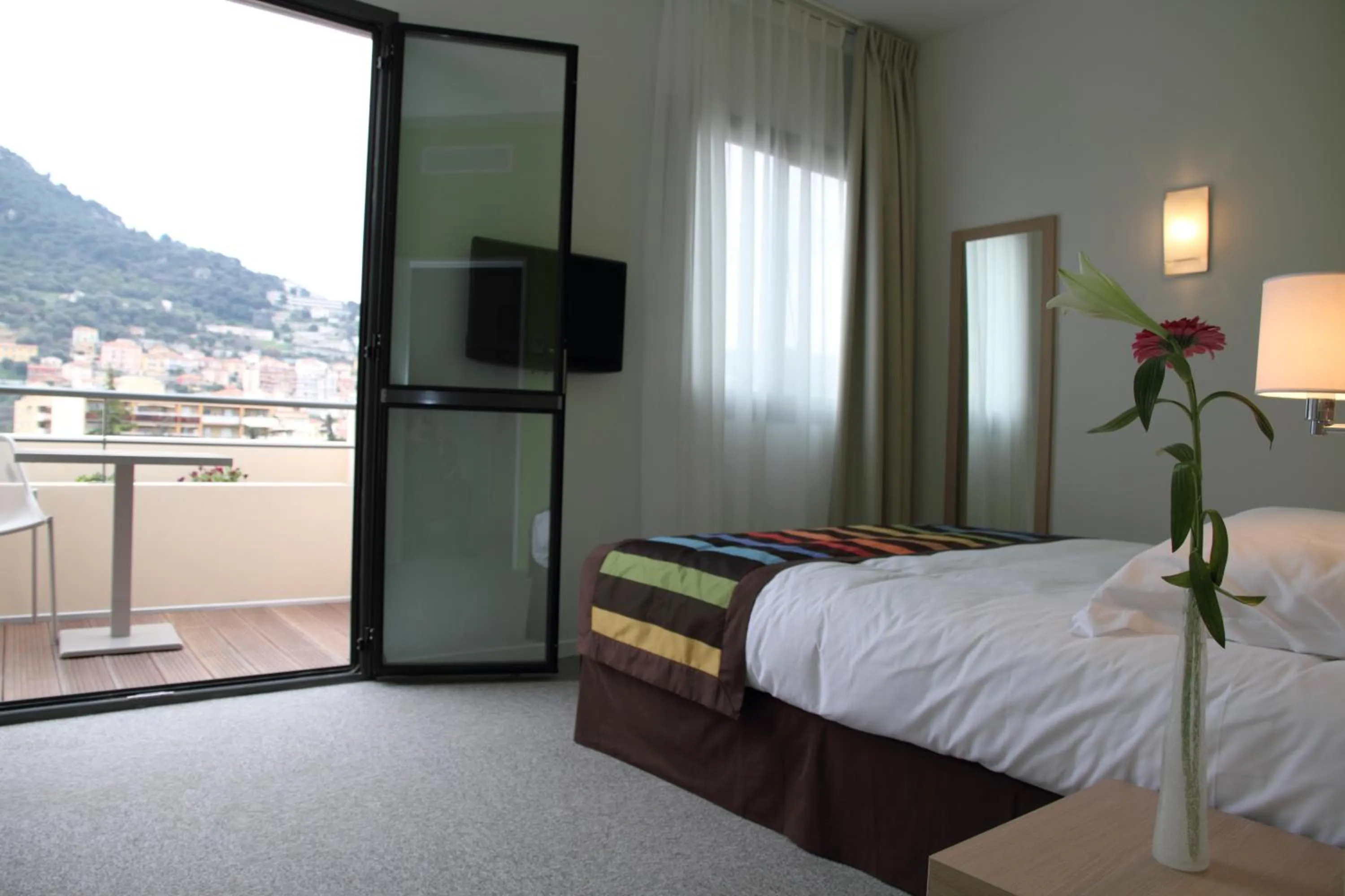 Balcony/Terrace, Bed in Esatitude Hotel