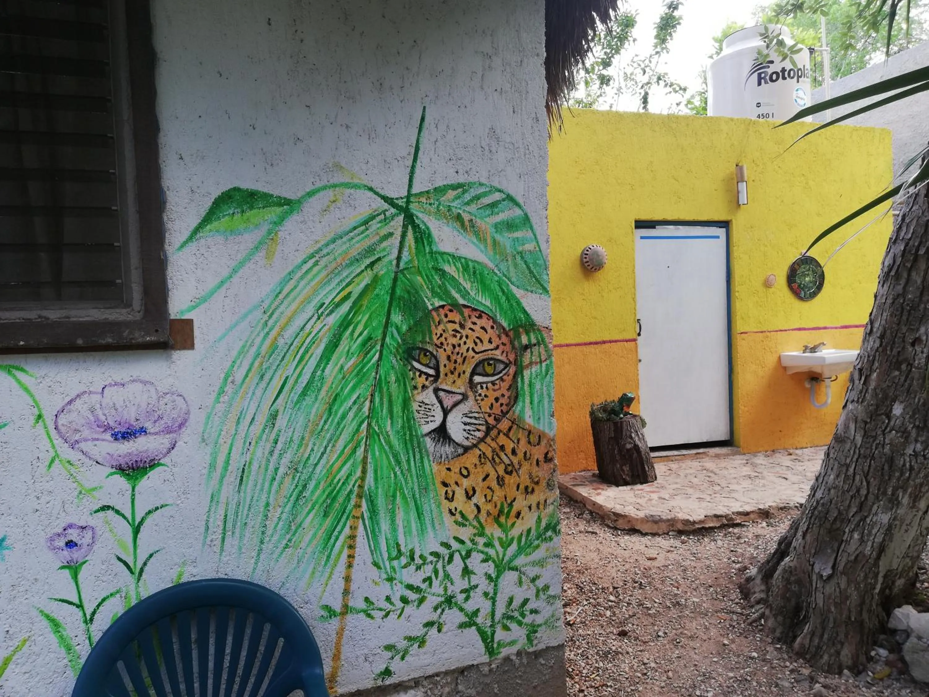 Bathroom in Mayan Bungalow Near Chichén