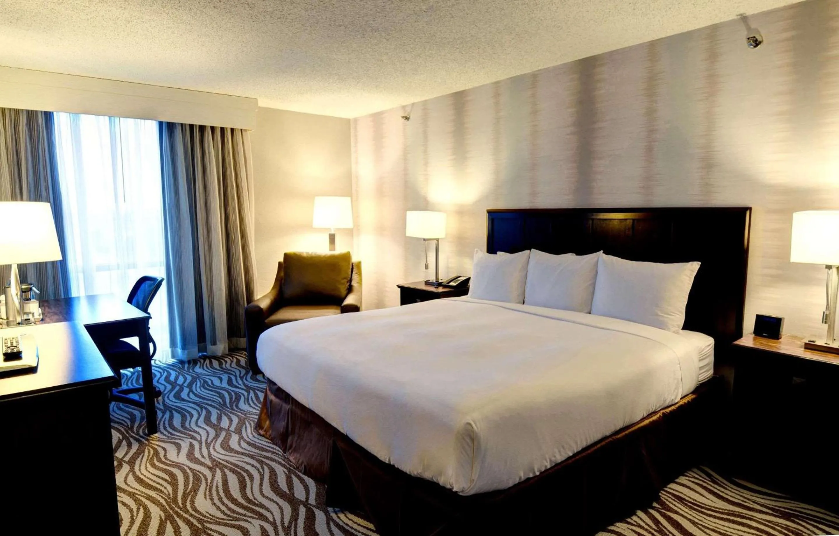 Bedroom, Bed in Radisson Hotel Fort Worth North-Fossil Creek