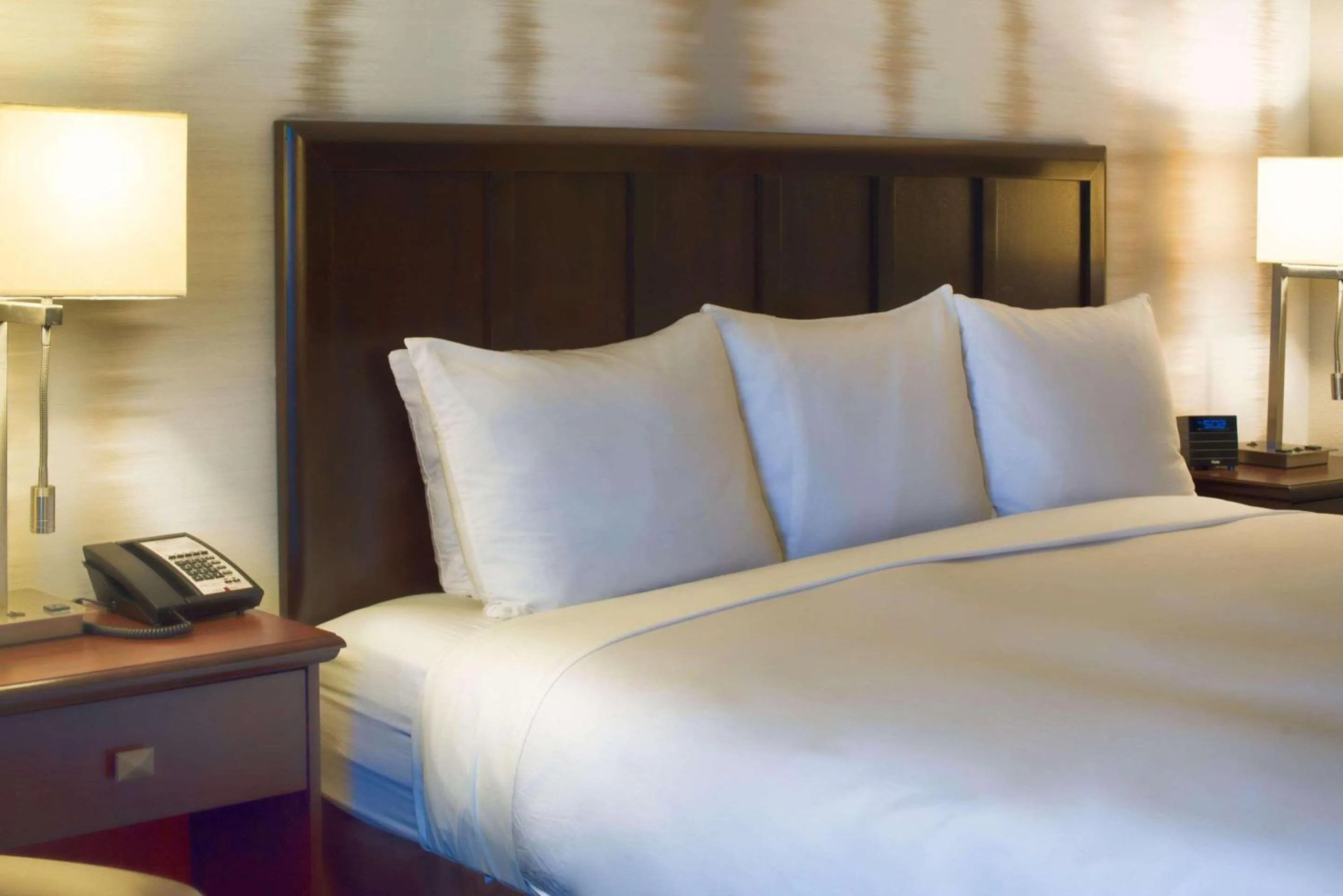 Bedroom, Bed in Radisson Hotel Fort Worth North-Fossil Creek