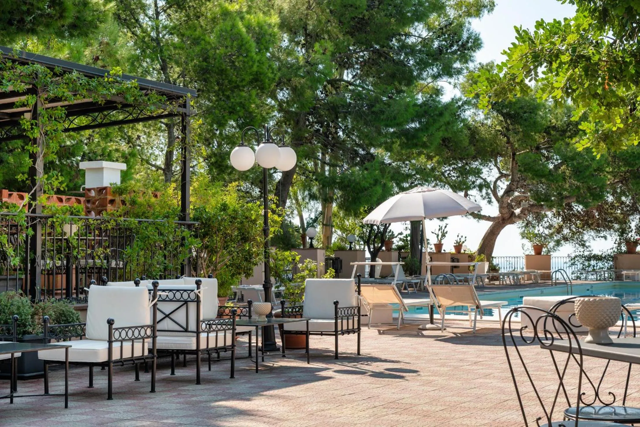 Restaurant/places to eat in Excelsior Palace Hotel