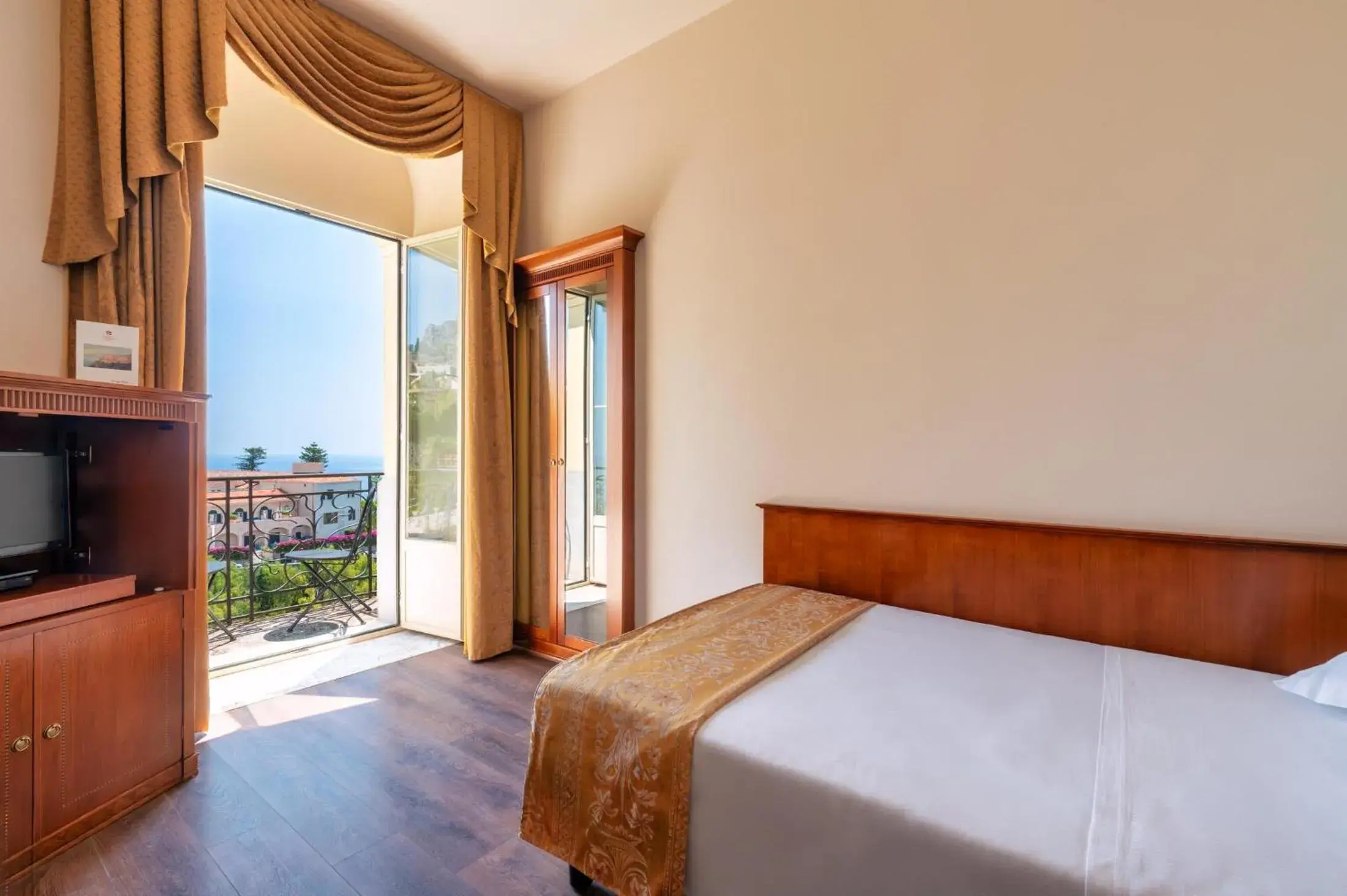 Single Room in Excelsior Palace Hotel Single Room in Excelsior Palace Hotel