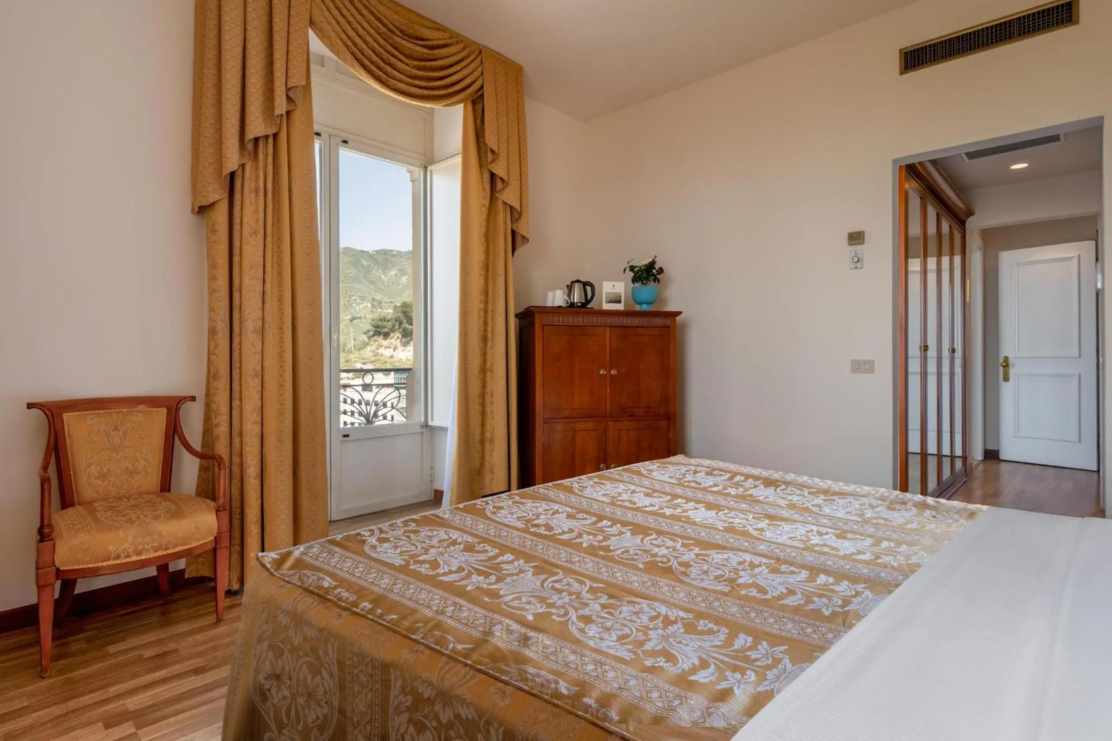 Bed in Excelsior Palace Hotel