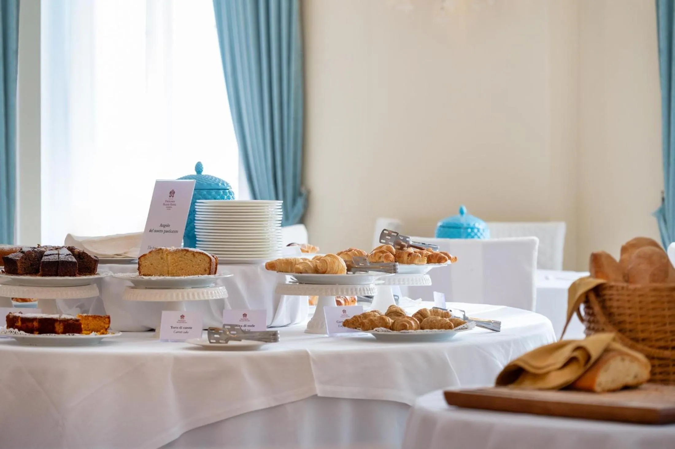 Restaurant/places to eat in Excelsior Palace Hotel