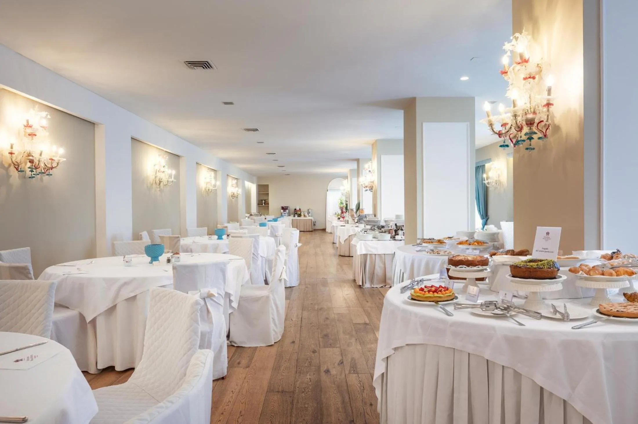 Restaurant/places to eat in Excelsior Palace Hotel