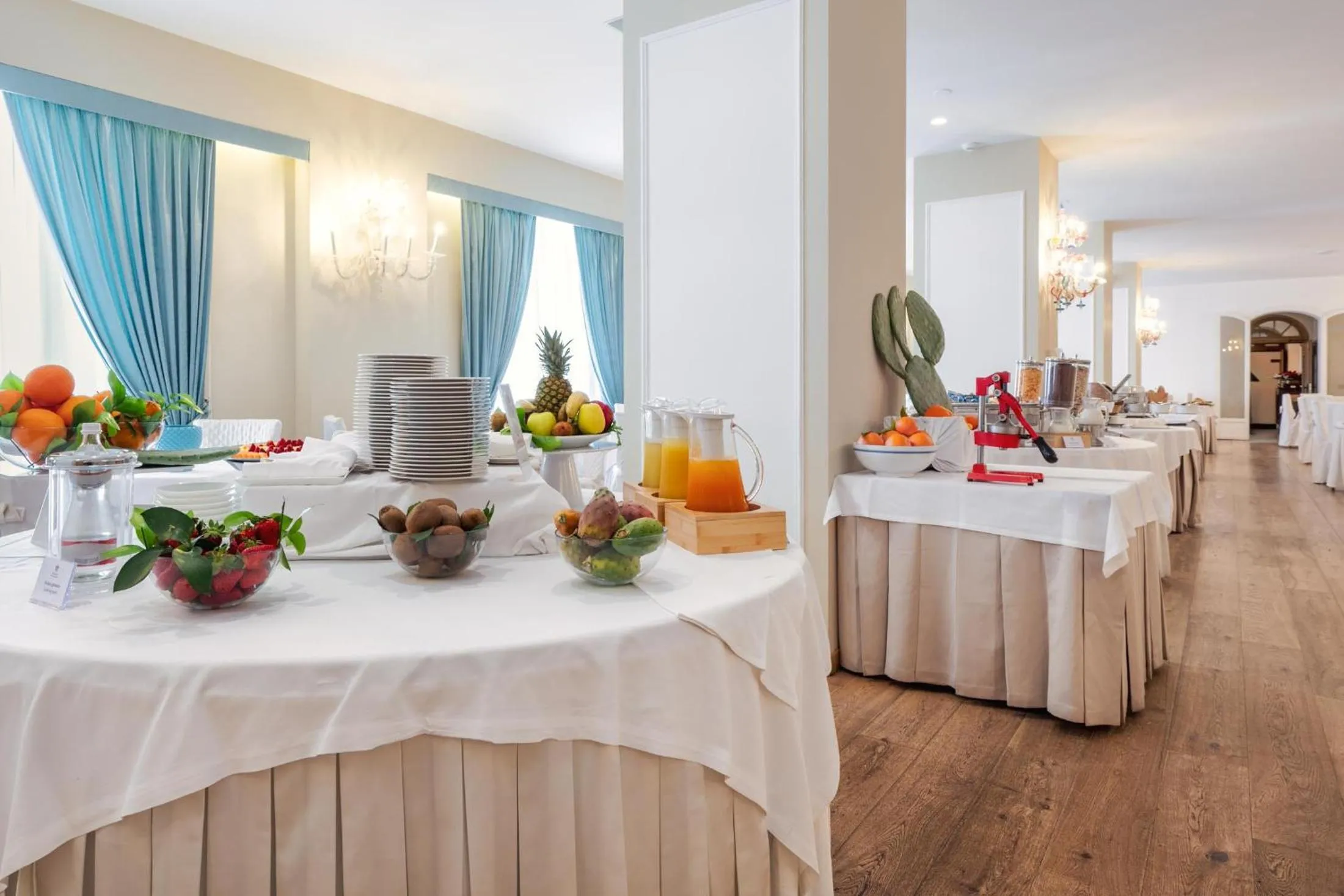 Restaurant/places to eat in Excelsior Palace Hotel