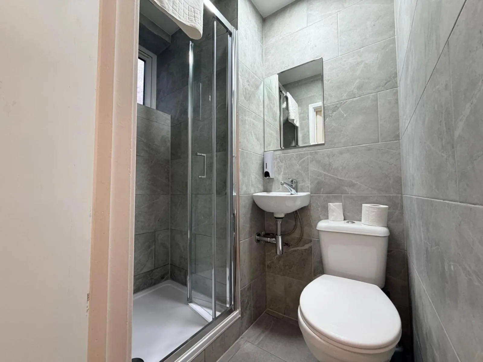 Shower in Kings Cross Hotel London