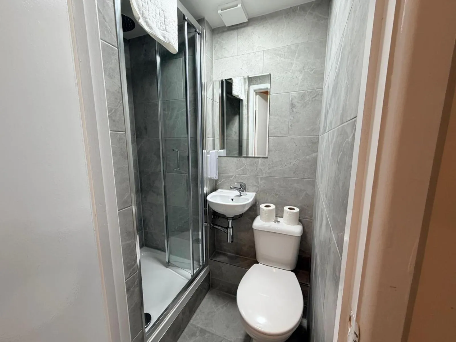 Bathroom in Kings Cross Hotel London