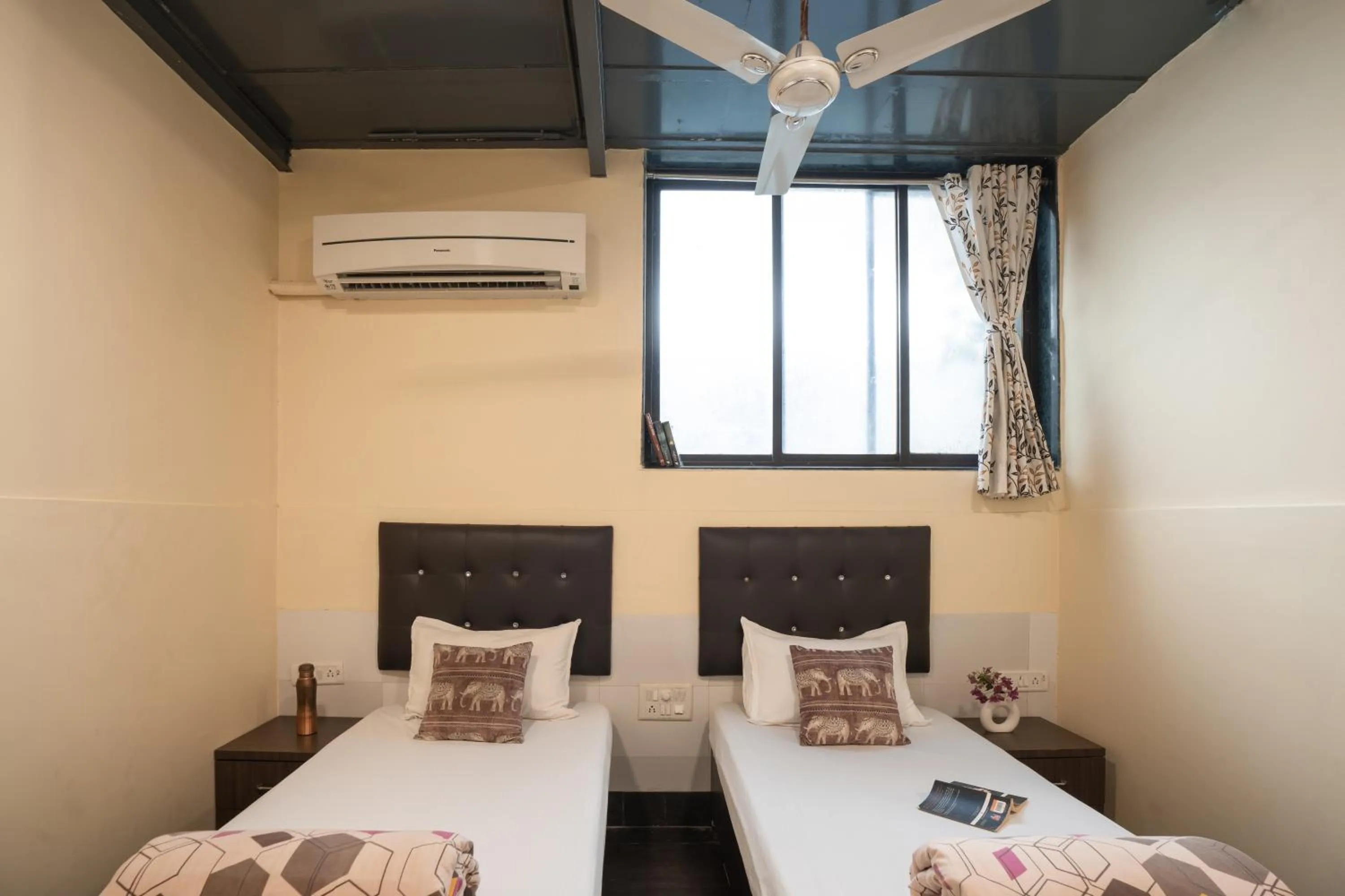 Bed in Zostel Mumbai