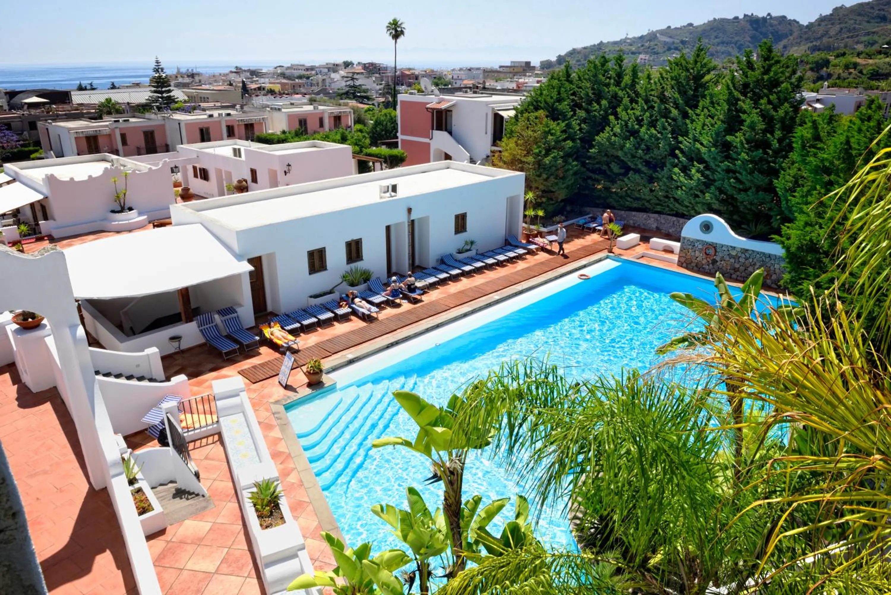 Pool view in Gattopardo Park Hotel
