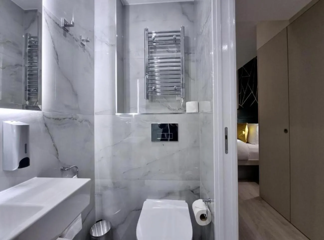 Toilet in NOX Olympia