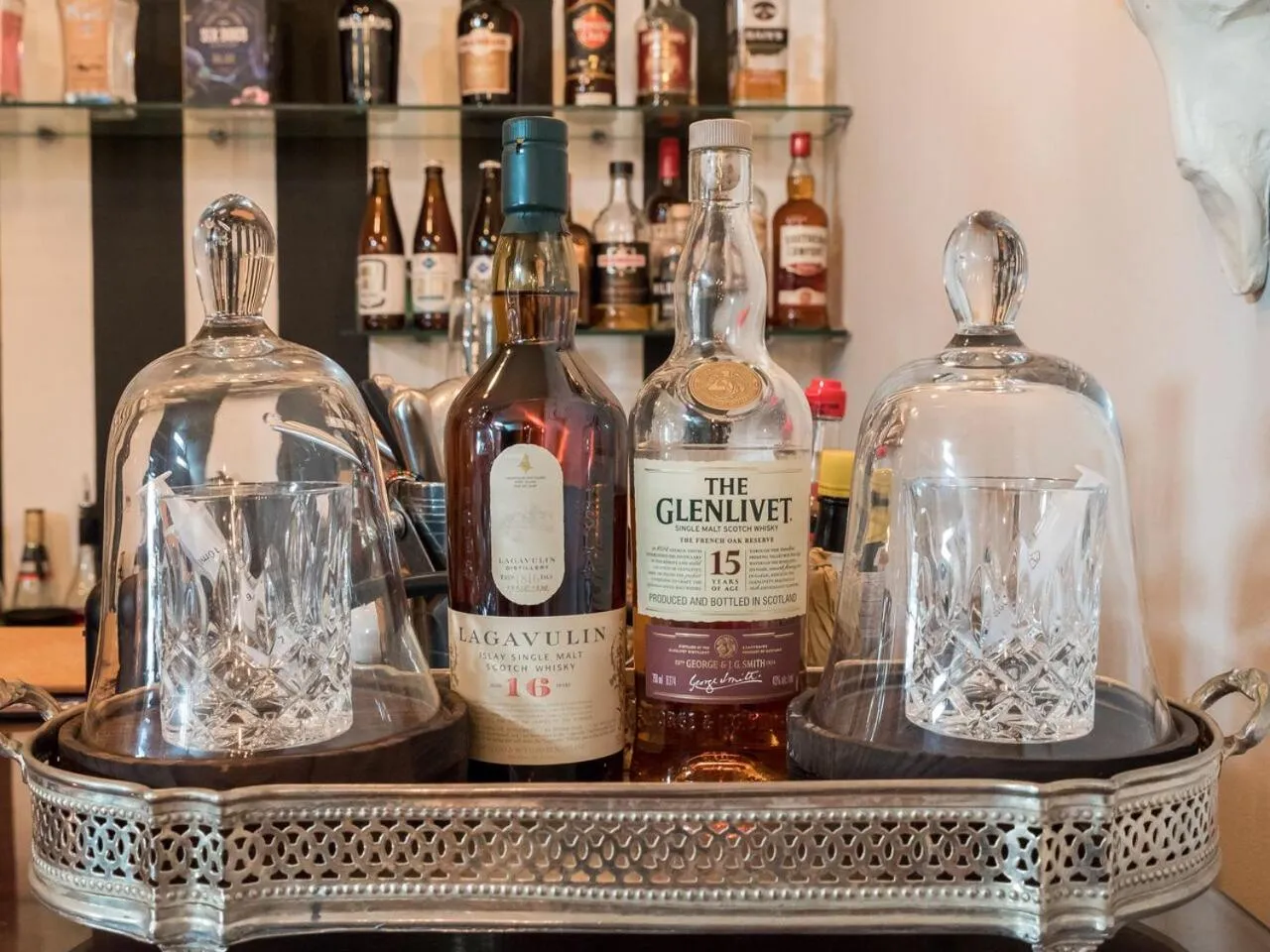 Drinks in Lairds Lodge Country Estate